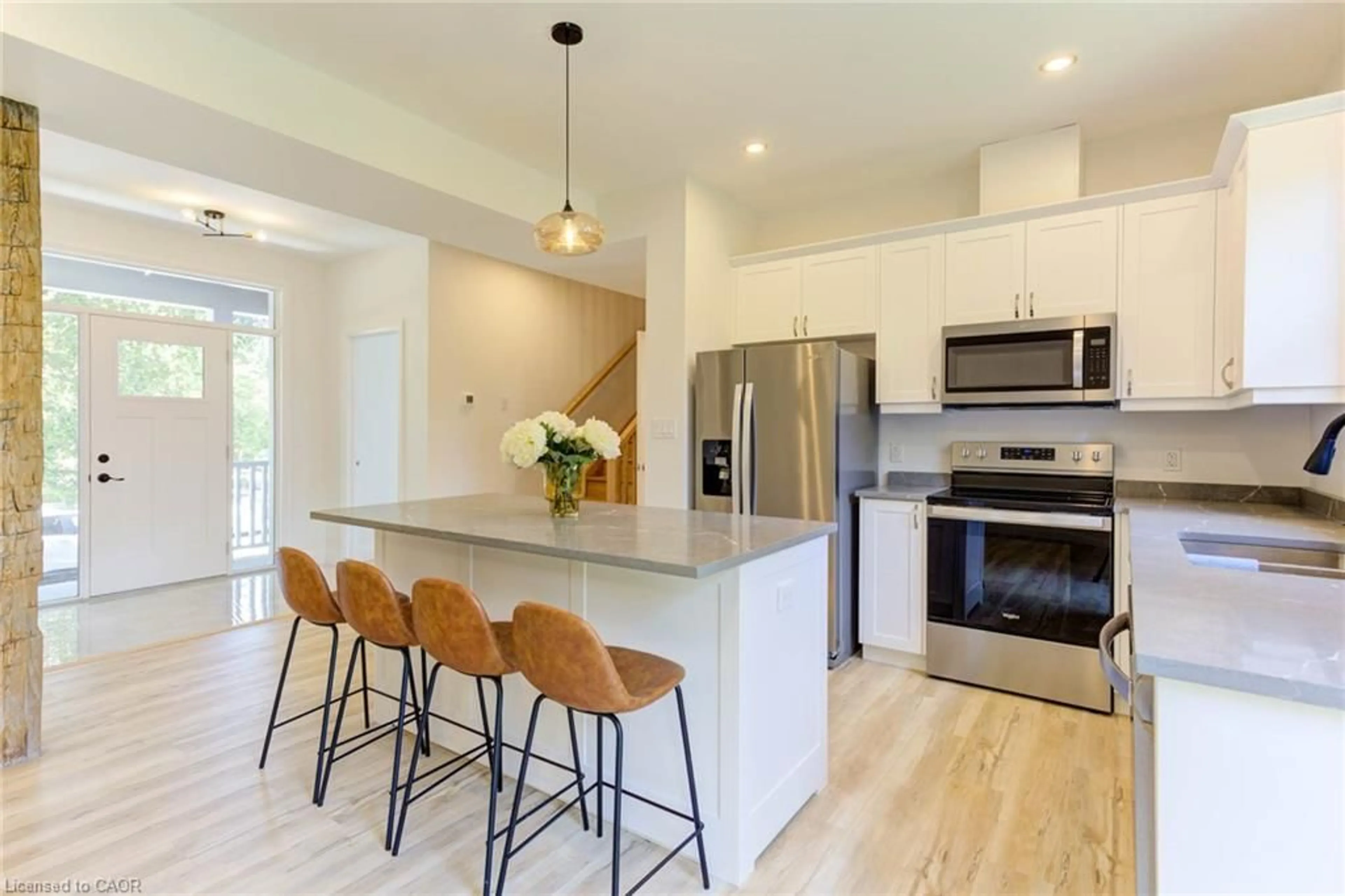 Open concept kitchen, unknown for 266 Bridge St, Fergus Ontario N1M 1T7