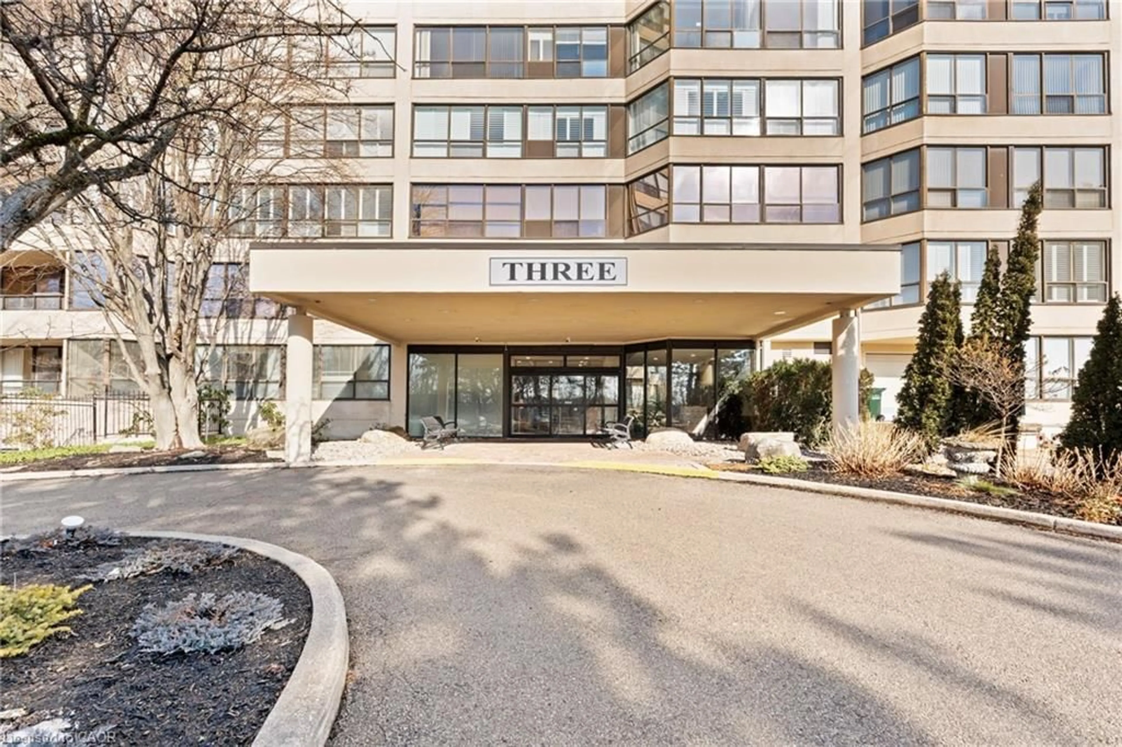 Indoor foyer for 3 Towering Heights Blvd #702, St. Catharines Ontario L2T 4A4