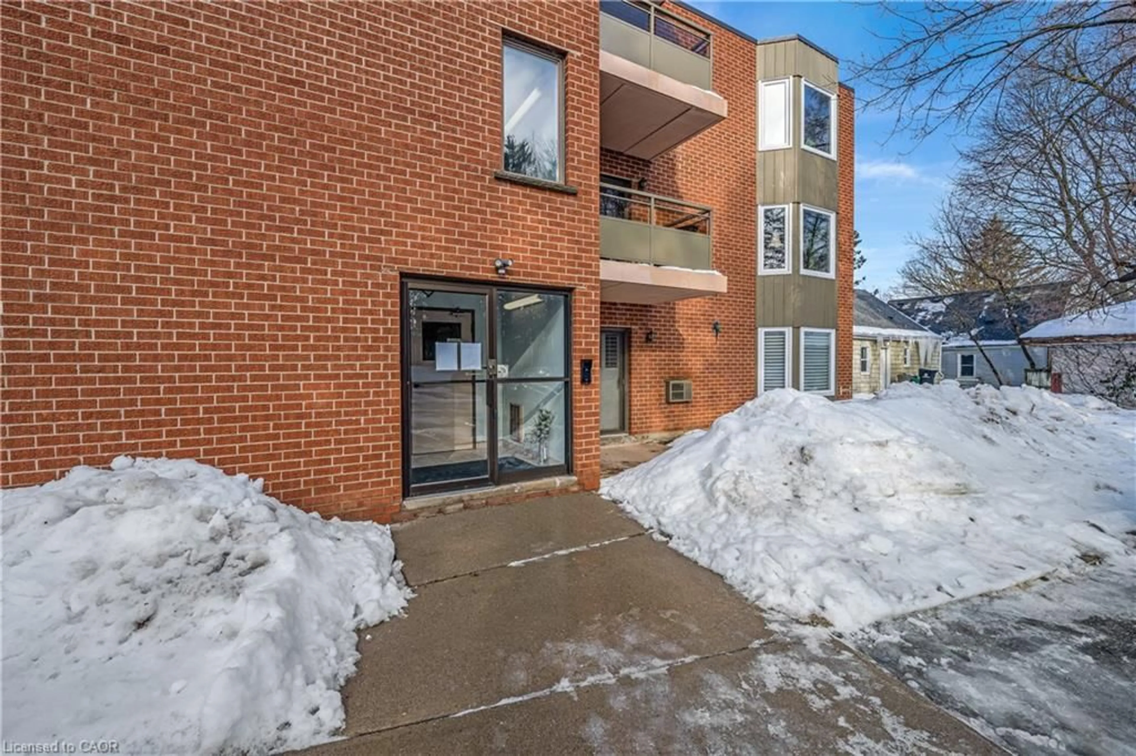 Unknown for 401 Erb St #301, Waterloo Ontario N2L 1W7