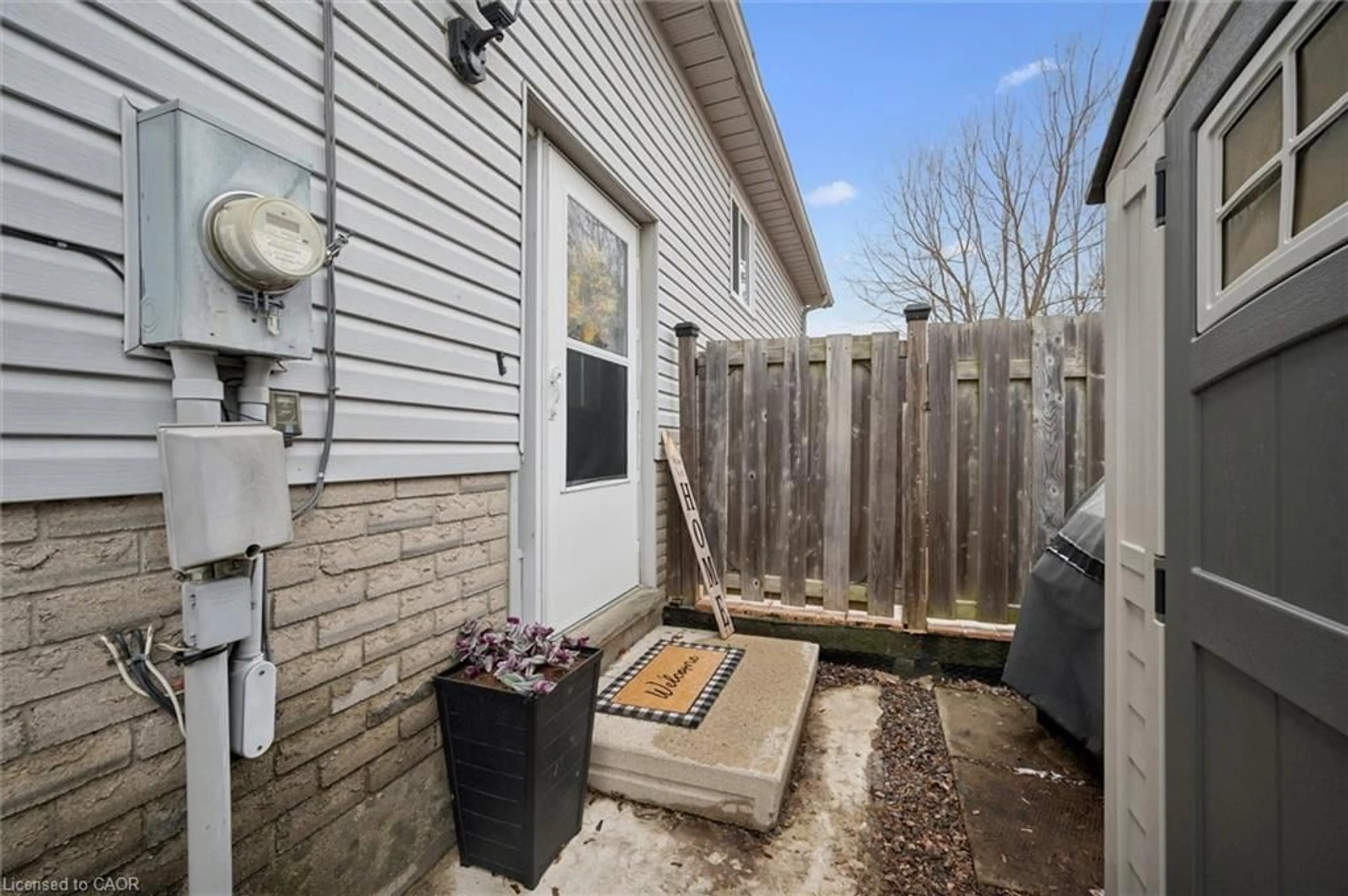 Patio, street for 20 Ivy Cres, Paris Ontario N3L 4A9
