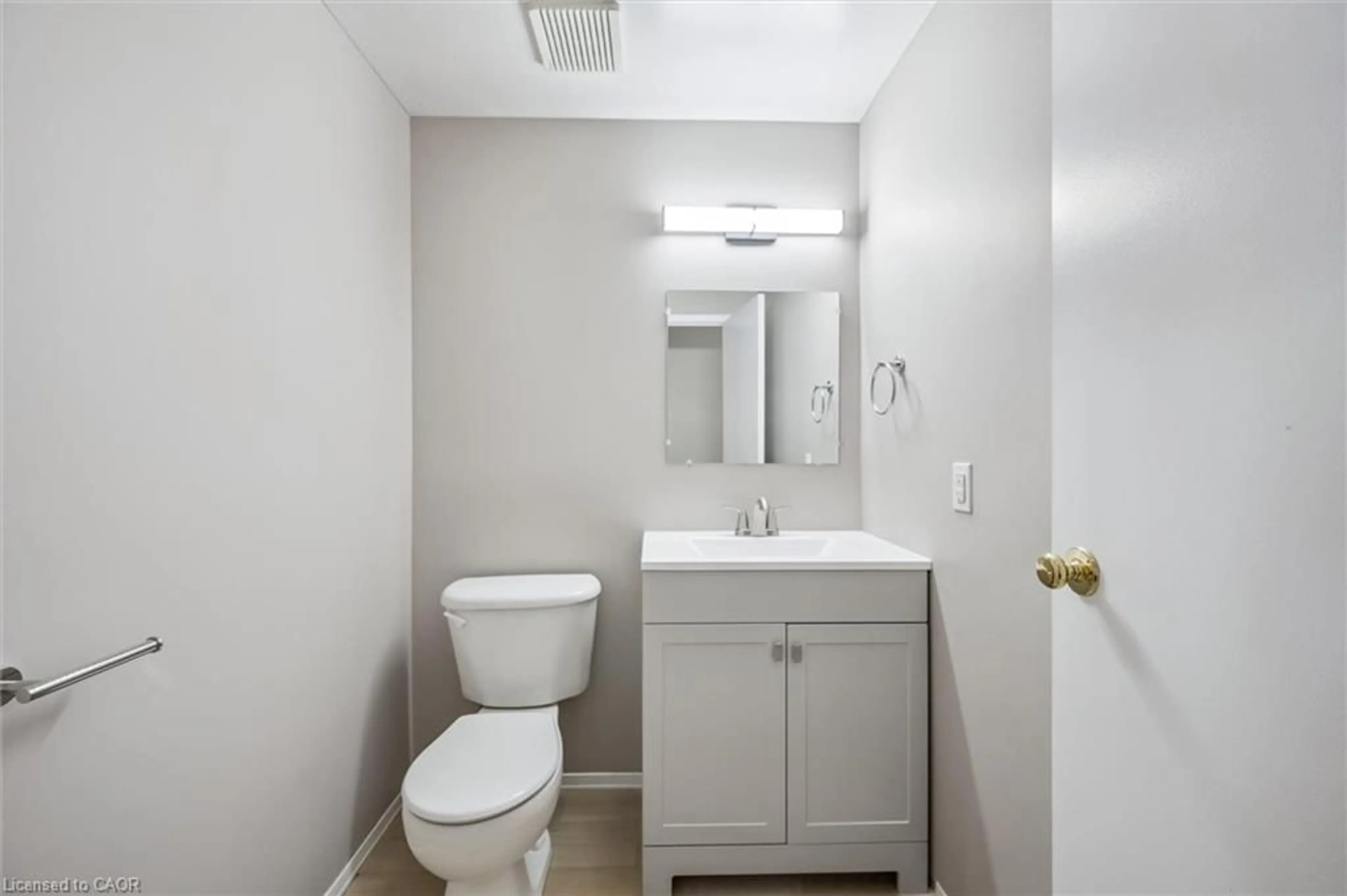 Standard bathroom, unknown for 54 Green Valley Dr #1, Kitchener Ontario N2P 1Z9