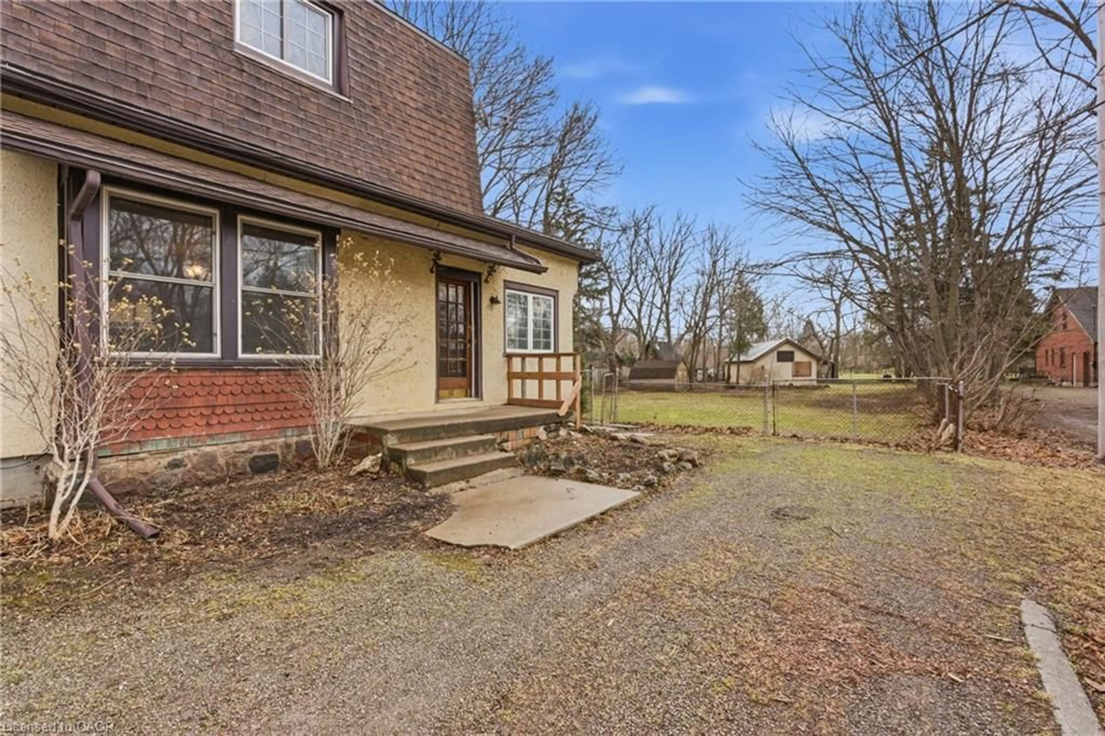 Unknown for 211 Canborough St, Smithville Ontario L0R 2A0