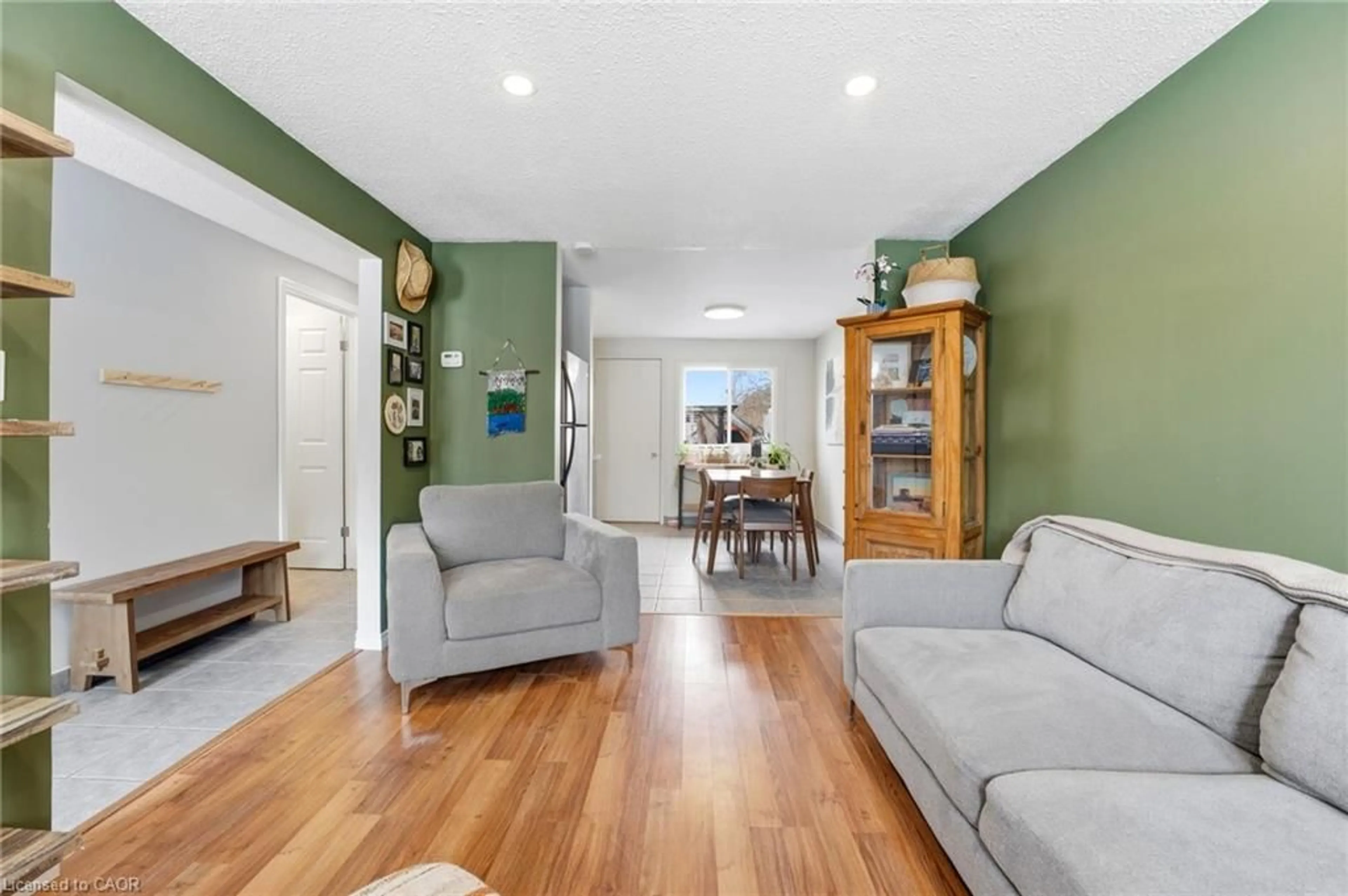 Living room with furniture, unknown for 26 Richardson Dr, Port Dover Ontario N0A 1N4