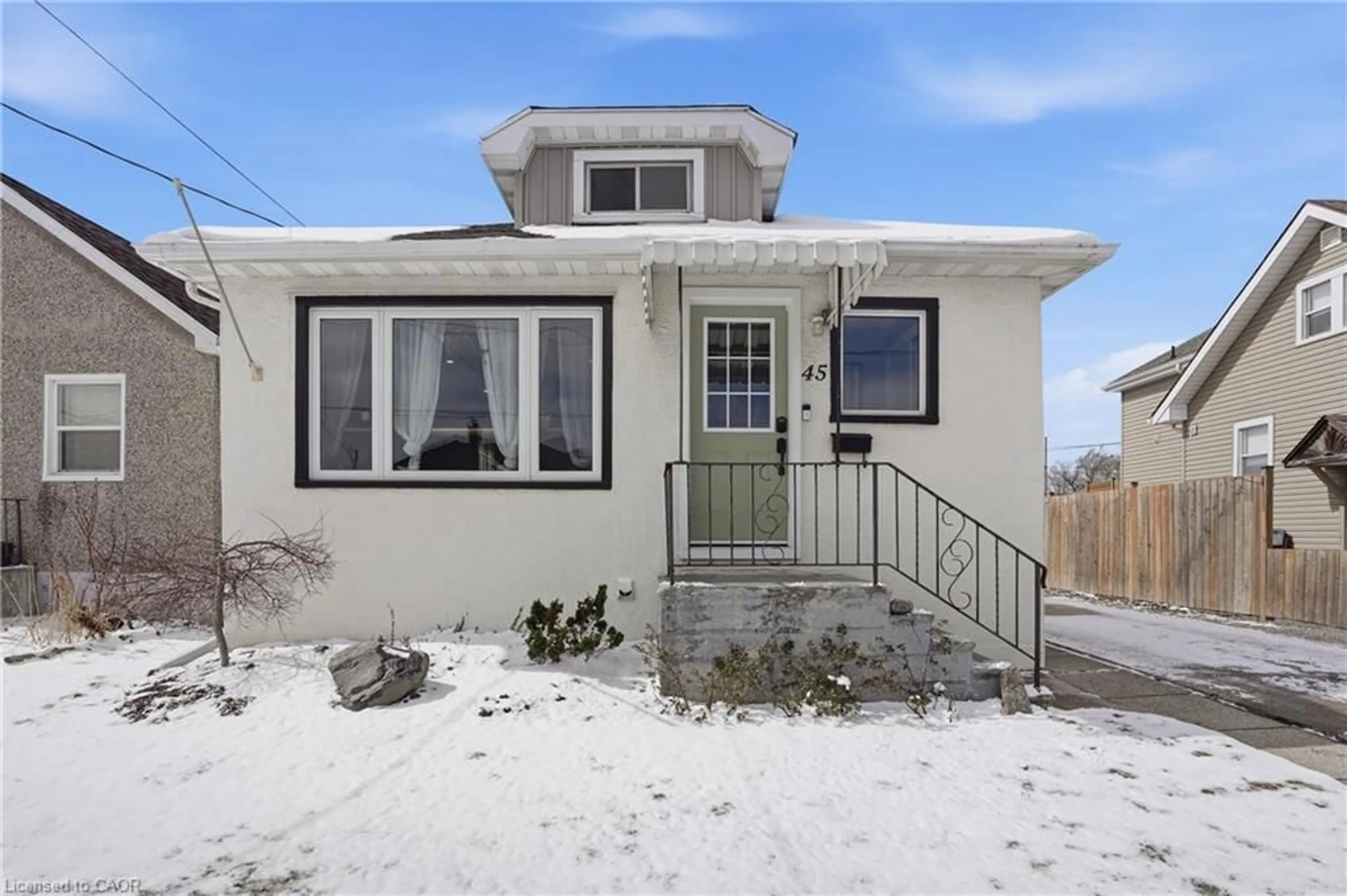 Home with vinyl exterior material, street for 45 Battle St, Thorold Ontario L2V 3W4