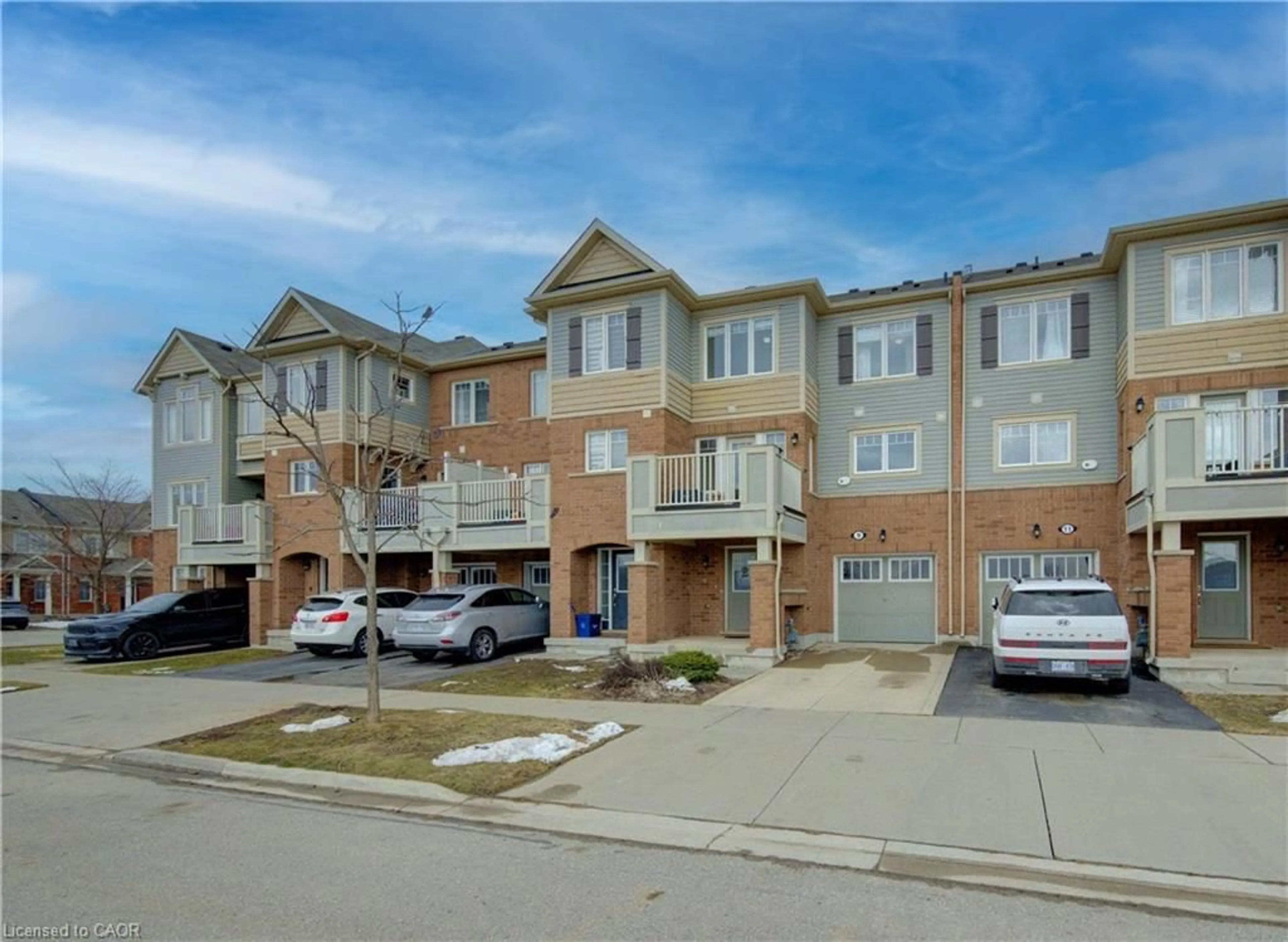 A pic from outside/outdoor area/front of a property/back of a property/a pic from drone, street for 9 Outlook Terr, Kitchener Ontario N2R 0K6