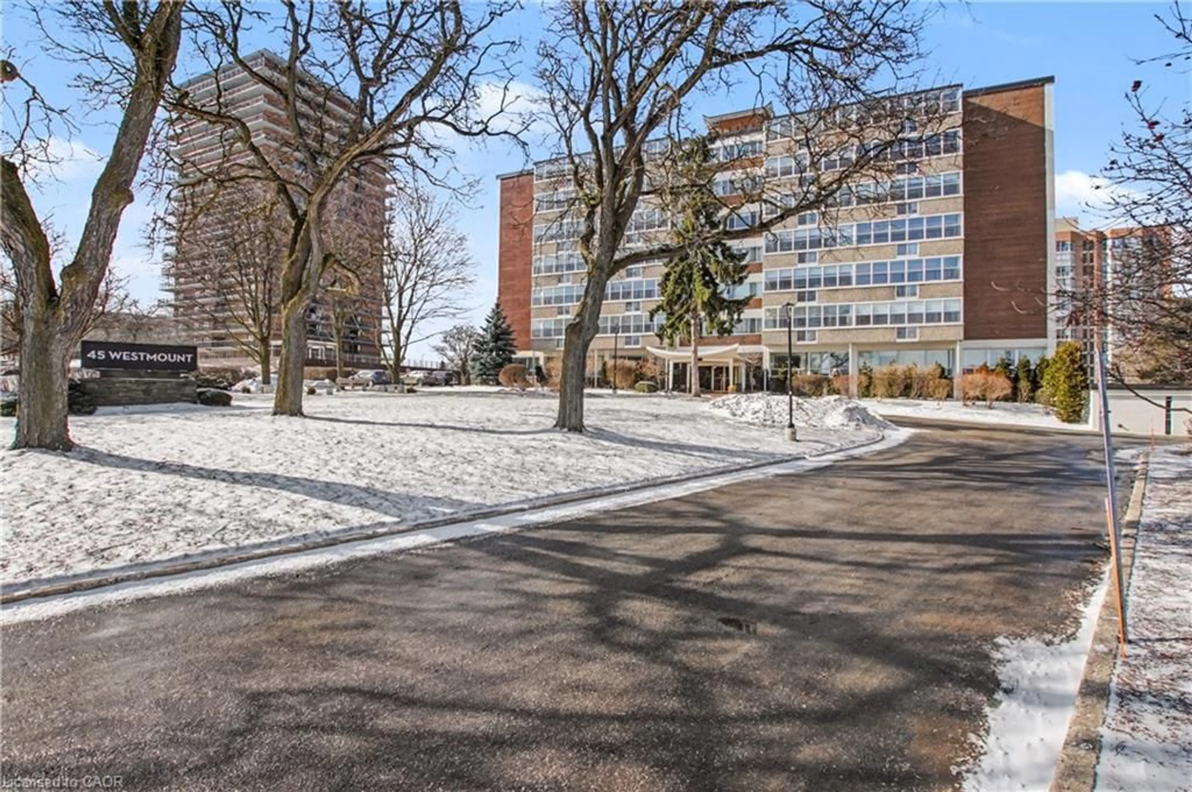 Patio, street for 45 Westmount Rd #202, Waterloo Ontario N2L 2R3