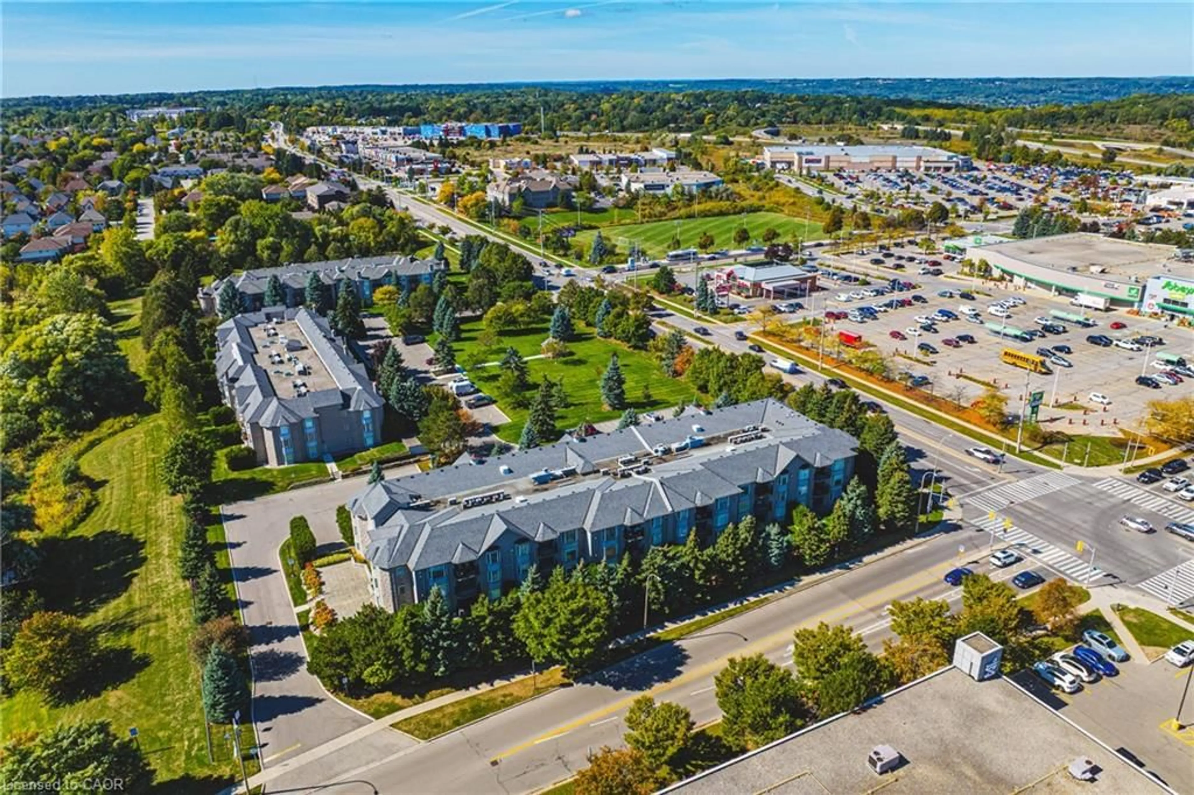 A pic from outside/outdoor area/front of a property/back of a property/a pic from drone, unknown for 990 Golf Links Rd #308, Ancaster Ontario L9K 1J8