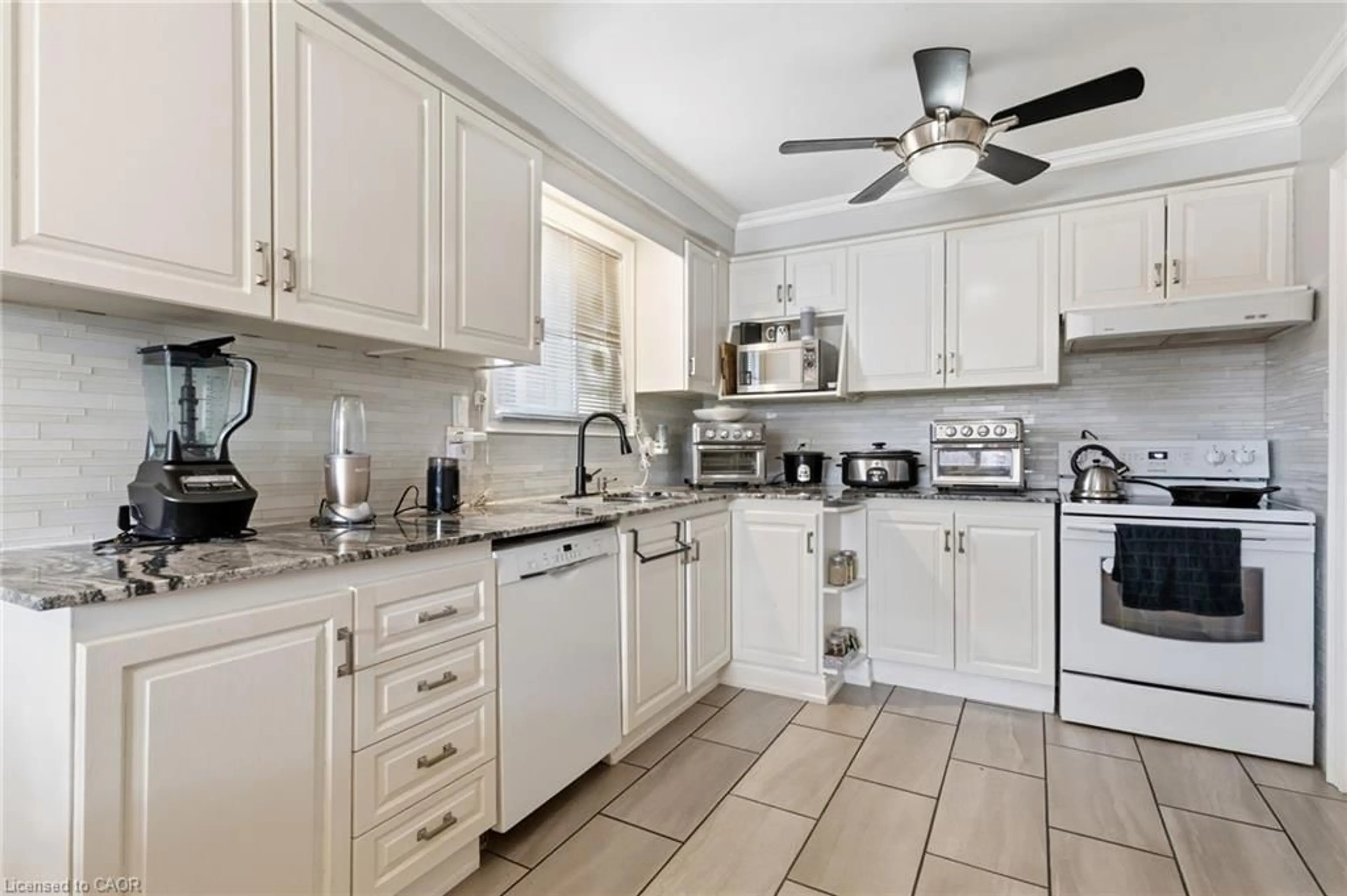 Standard kitchen, ceramic/tile floor for 101 Victor Blvd, Hamilton Ontario L9A 2V3