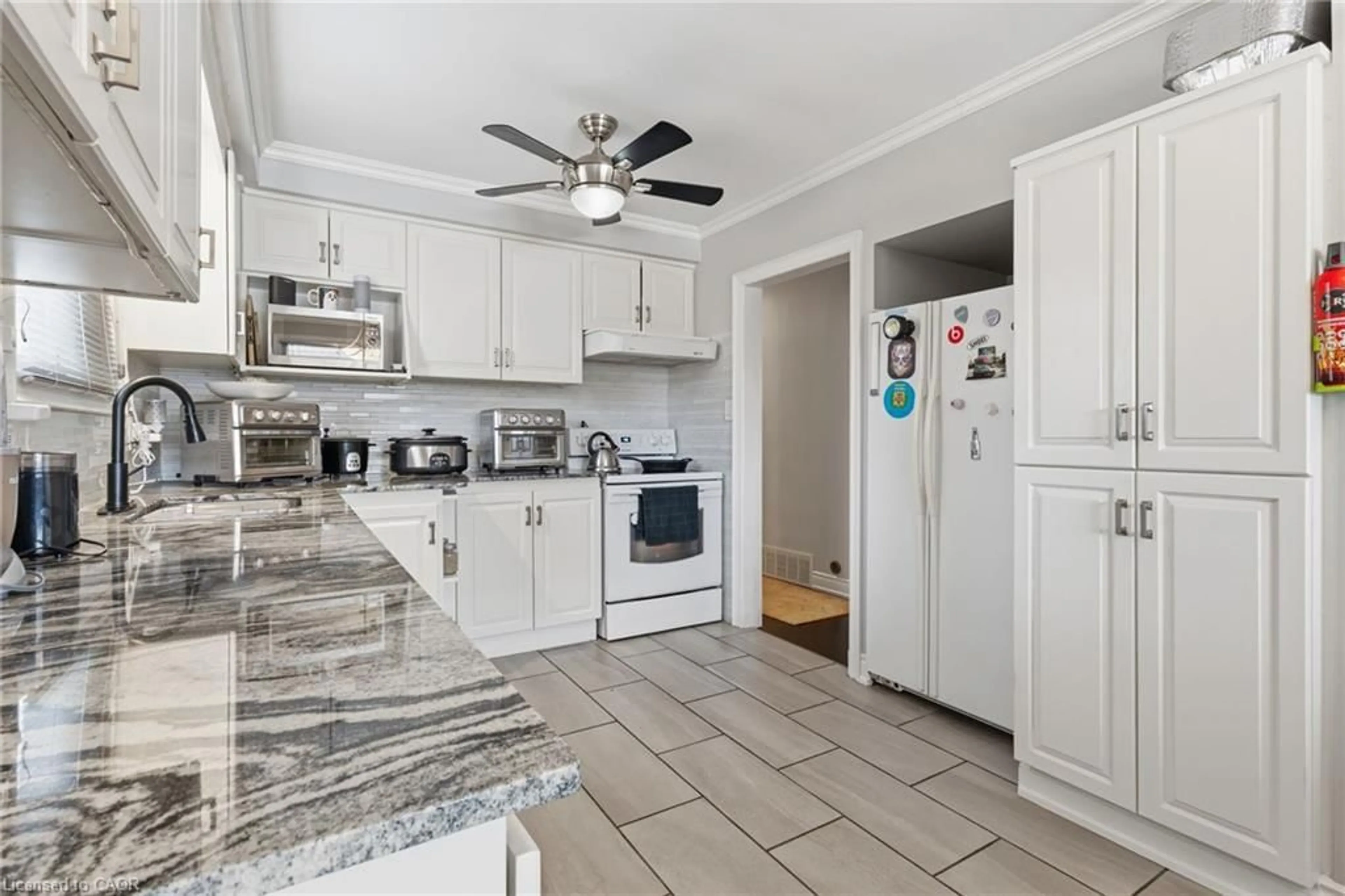 Standard kitchen, ceramic/tile floor for 101 Victor Blvd, Hamilton Ontario L9A 2V3