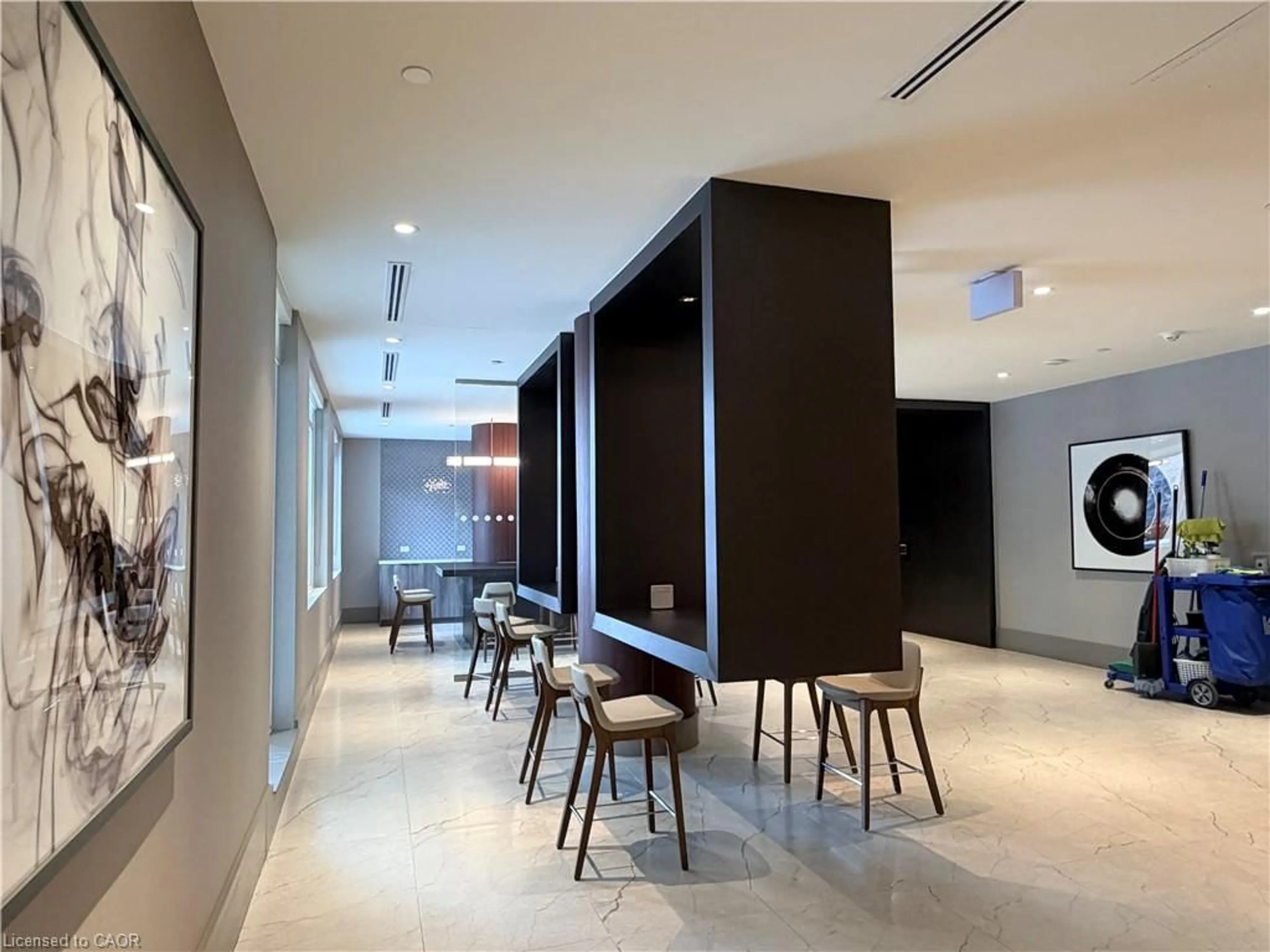 Indoor foyer for 55 Duke St #604, Kitchener Ontario N2G 1A6