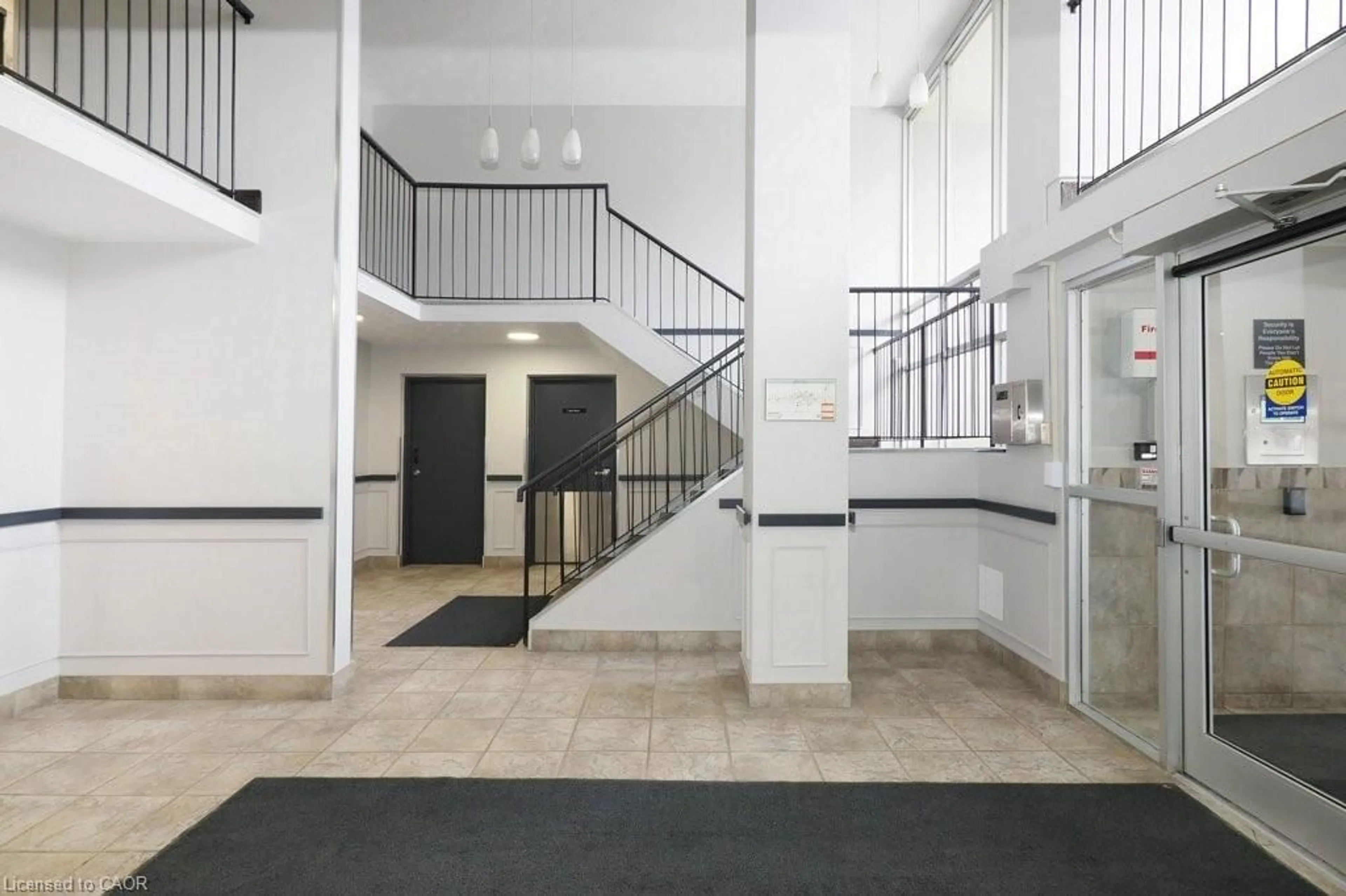 Indoor foyer for 58 Bridgeport Rd #806, Waterloo Ontario N2J 4H5