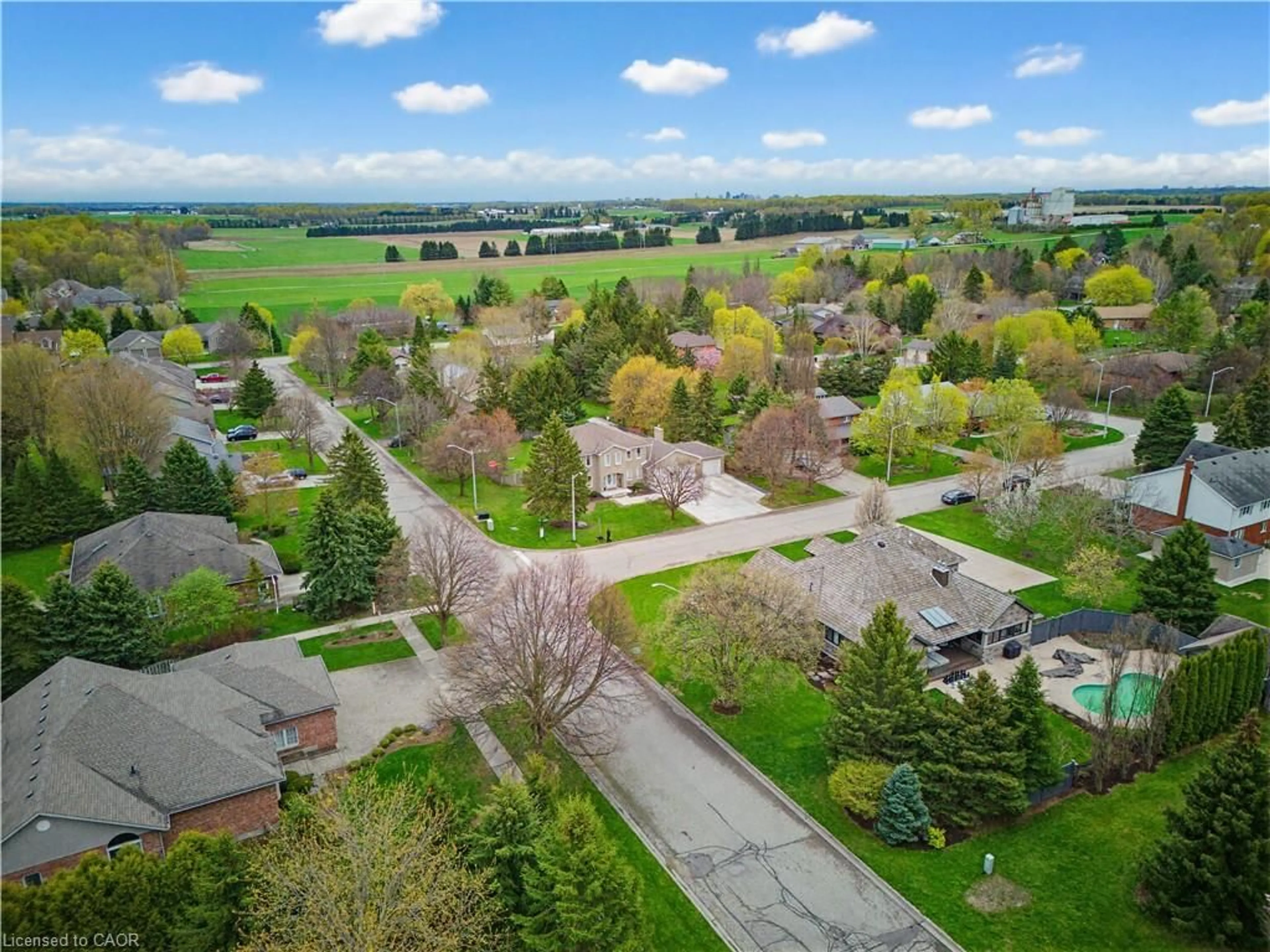 A pic from outside/outdoor area/front of a property/back of a property/a pic from drone, street for 15 Danube Dr, Heidelberg Ontario N0B 2M1