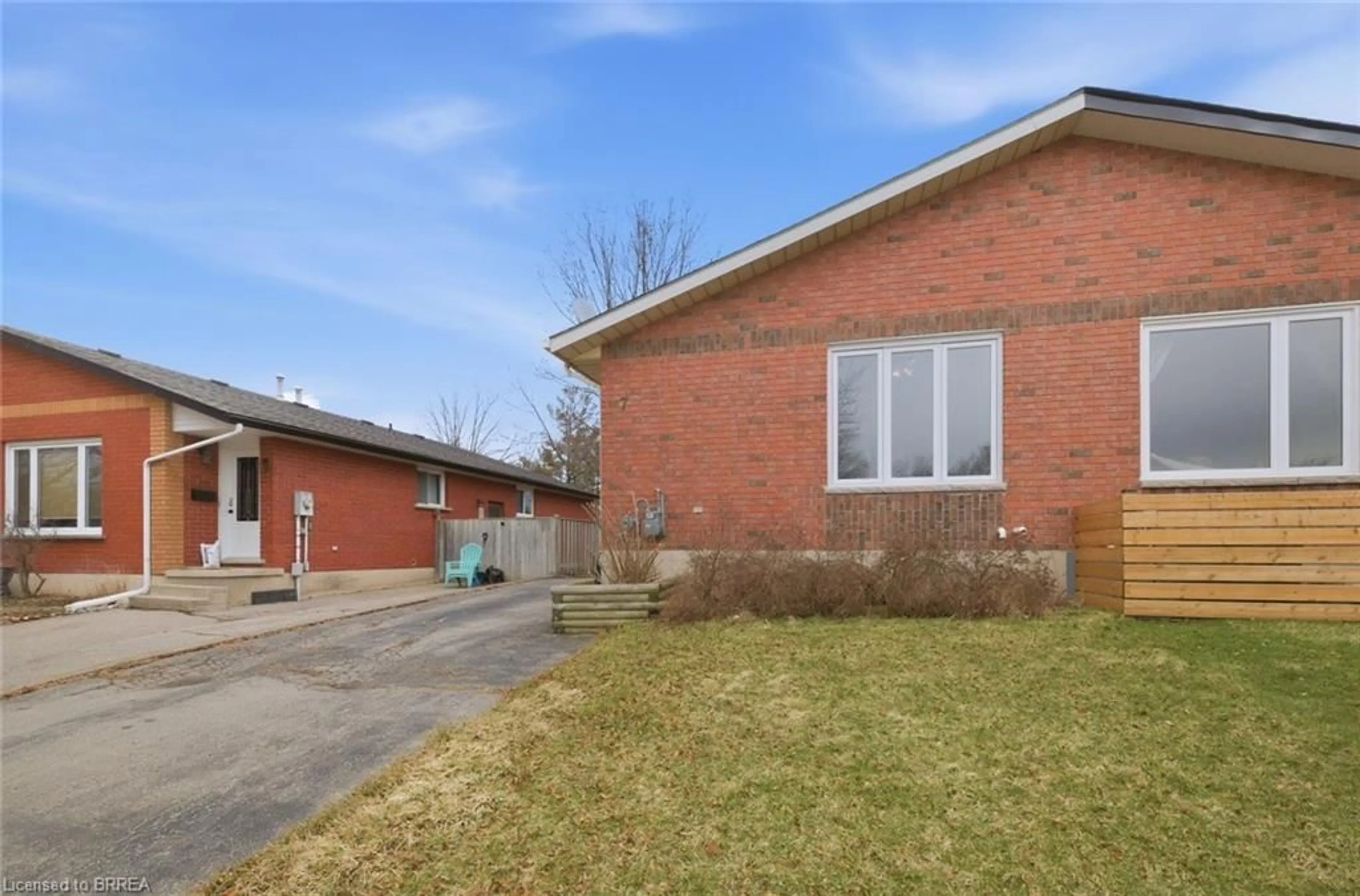 Home with brick exterior material, street for 7 Forest Dr, Paris Ontario N3L 3L2