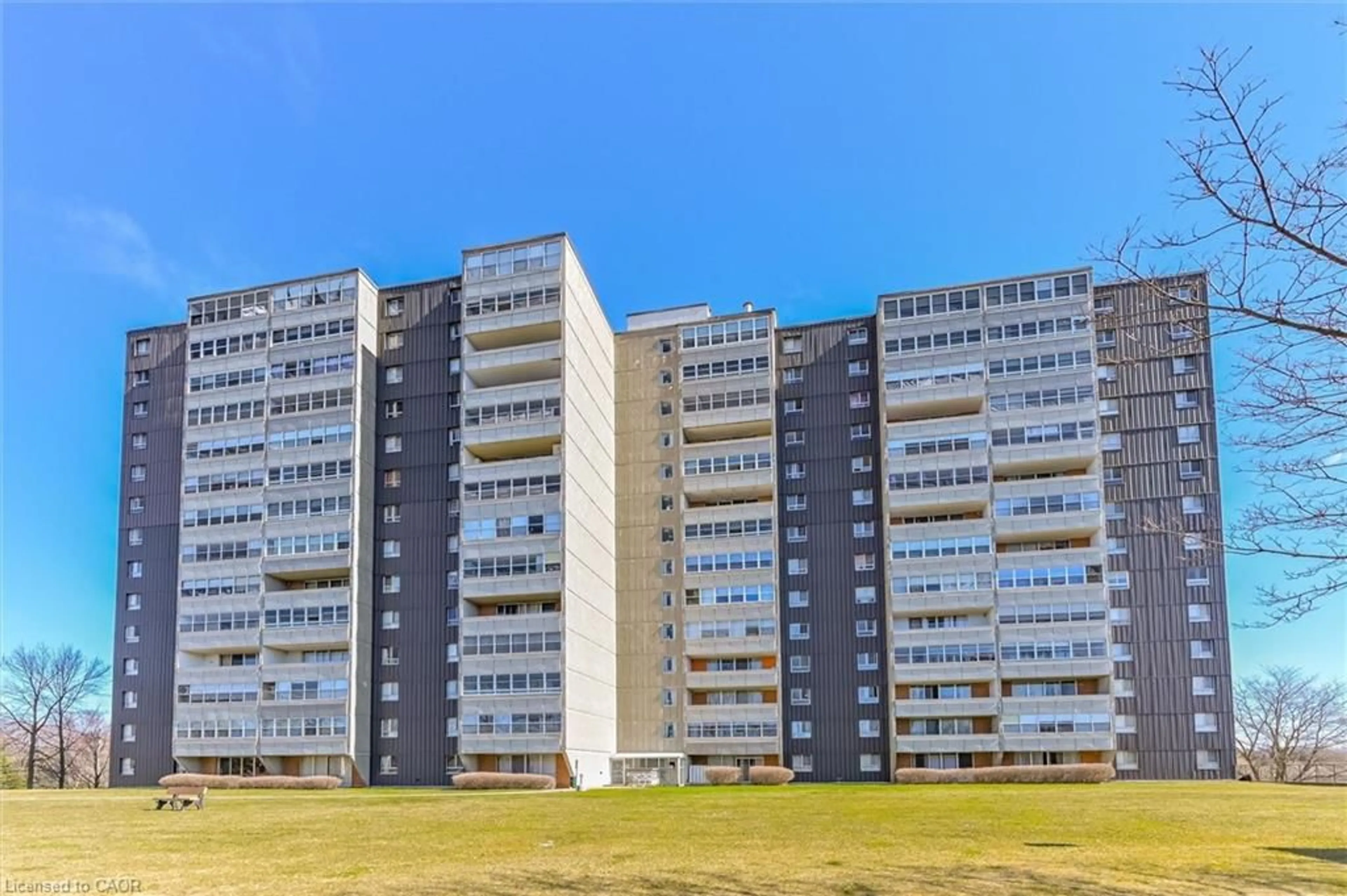 A pic from outside/outdoor area/front of a property/back of a property/a pic from drone, building for 225 Harvard Pl #310, Waterloo Ontario N2J 4H4
