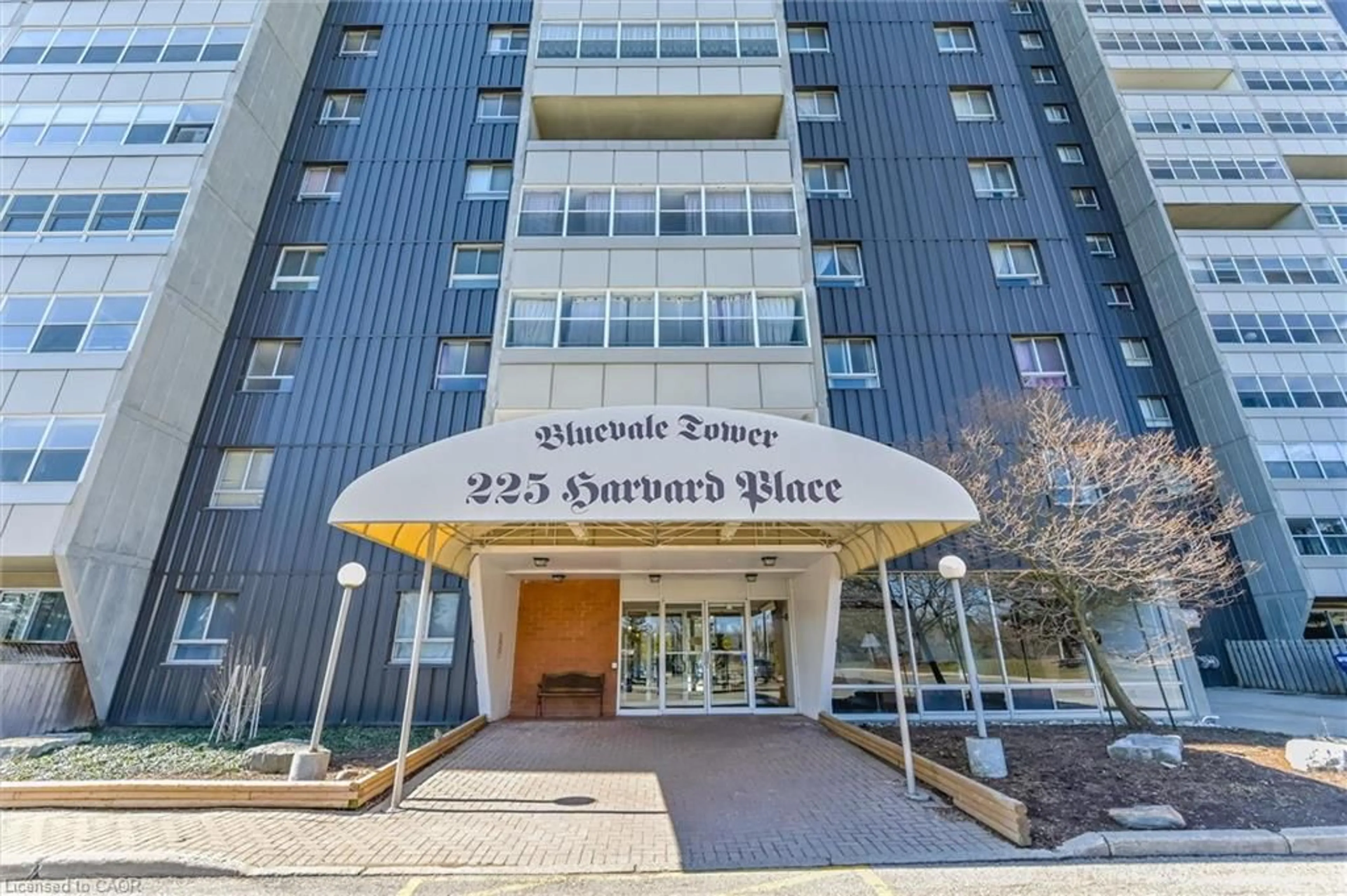 Indoor foyer for 225 Harvard Pl #310, Waterloo Ontario N2J 4H4