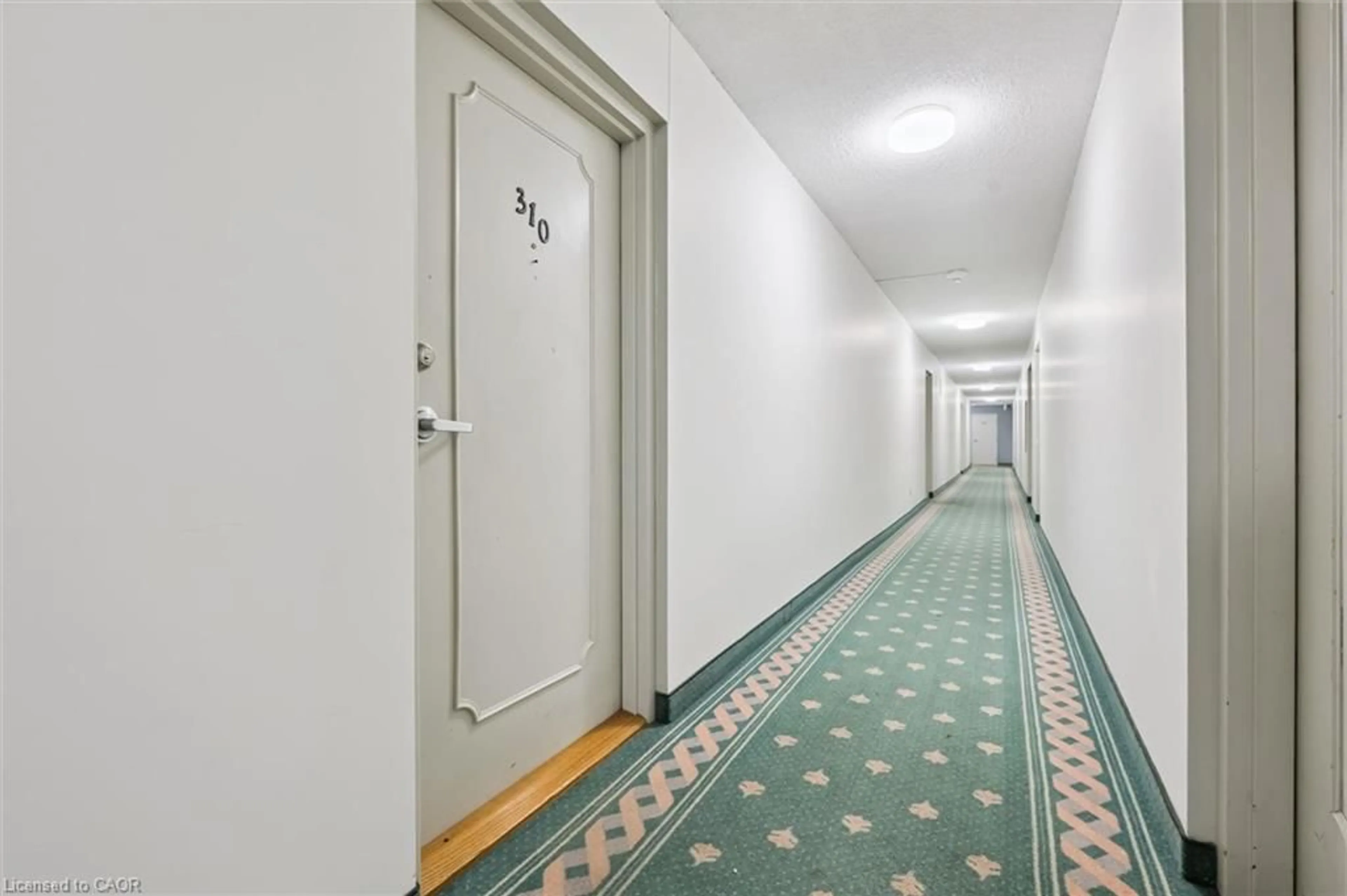 Indoor foyer for 225 Harvard Pl #310, Waterloo Ontario N2J 4H4