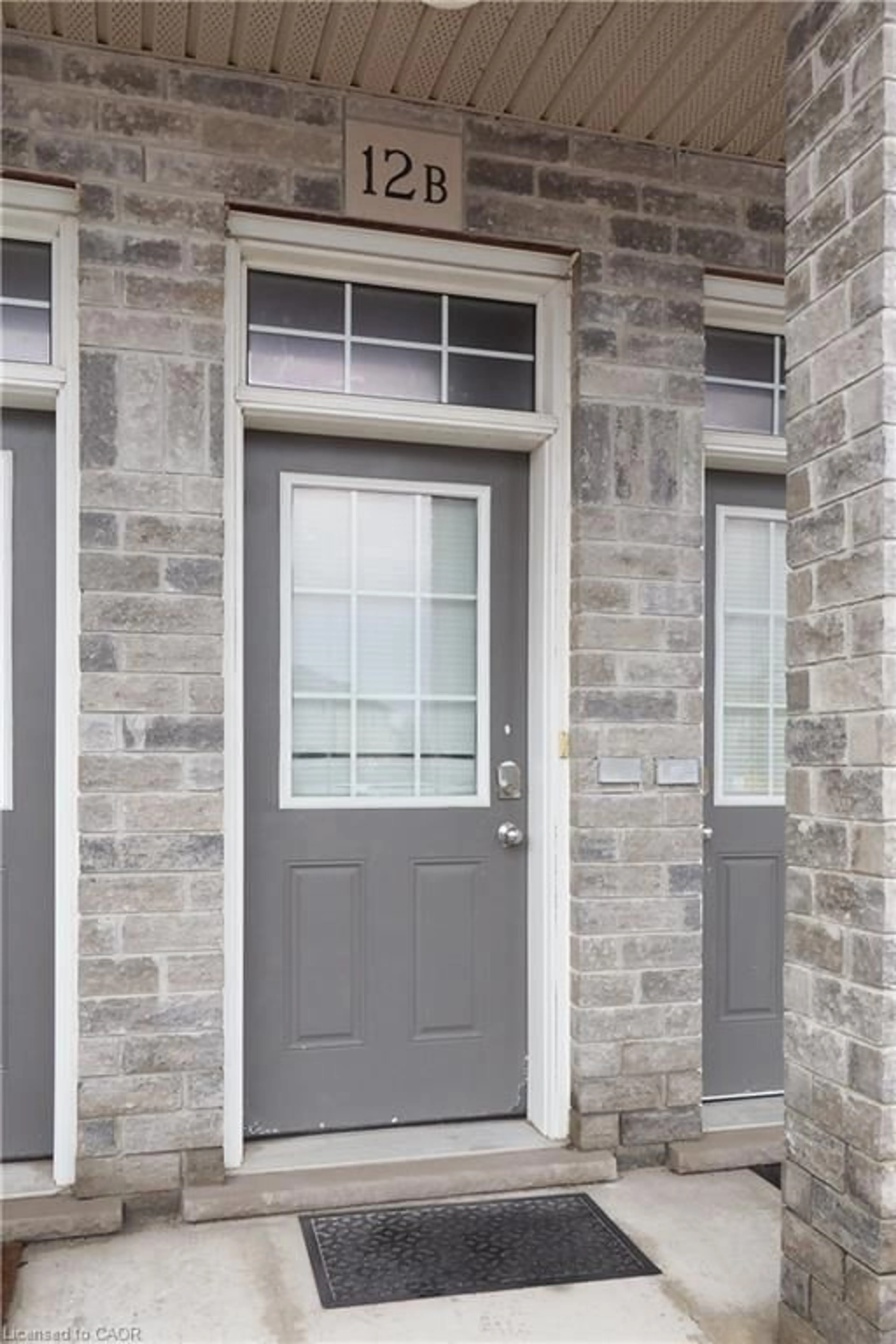 Indoor entryway for 240 Westmeadow Dr #12B, Kitchener Ontario N2N 0A1