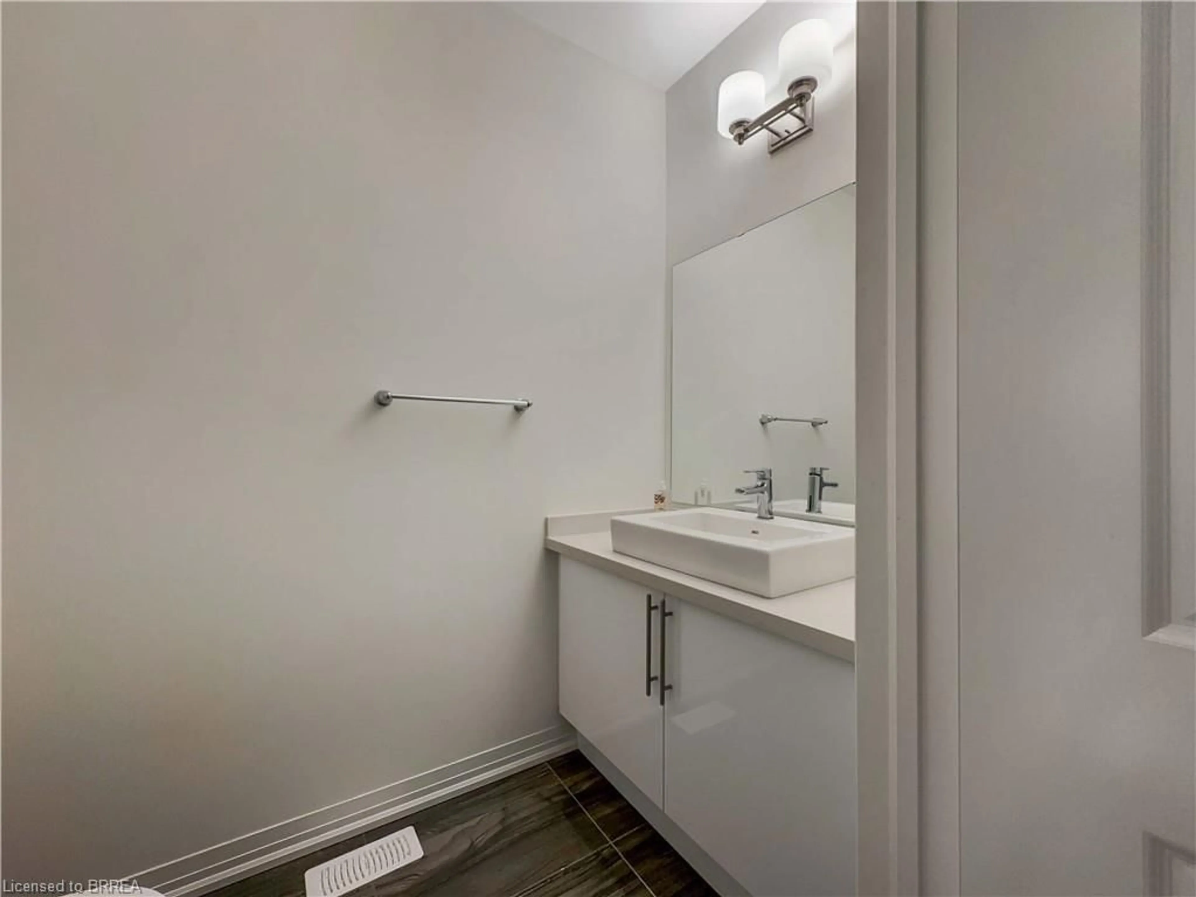 Standard bathroom, unknown for 14 Brewis St, Paris Ontario N3L 3E3