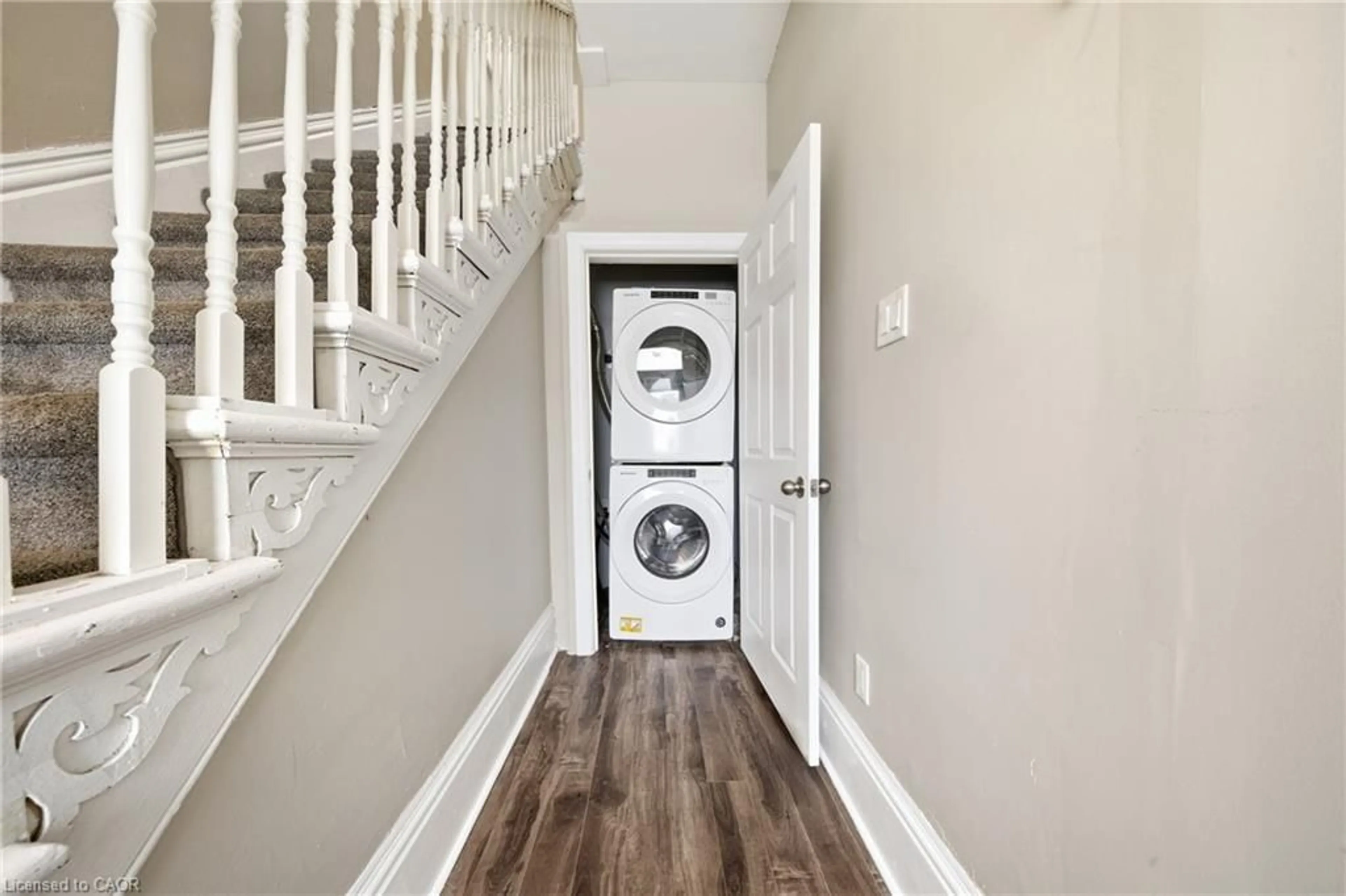 Laundry room for 129 West St, Brantford Ontario N3T 3G2
