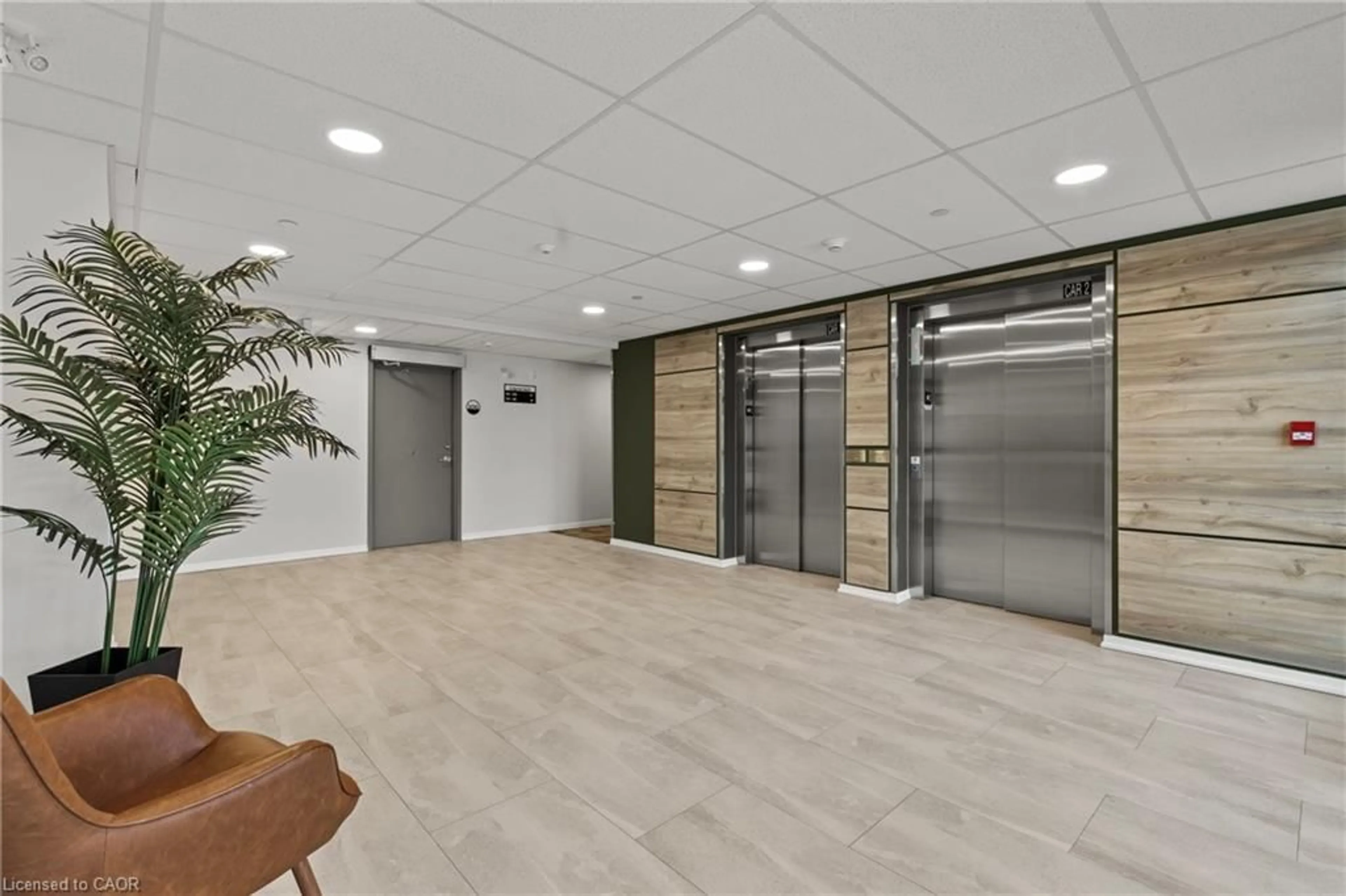 Indoor foyer for 3998 Victoria Ave #211, Vineland Ontario L0R 2C0