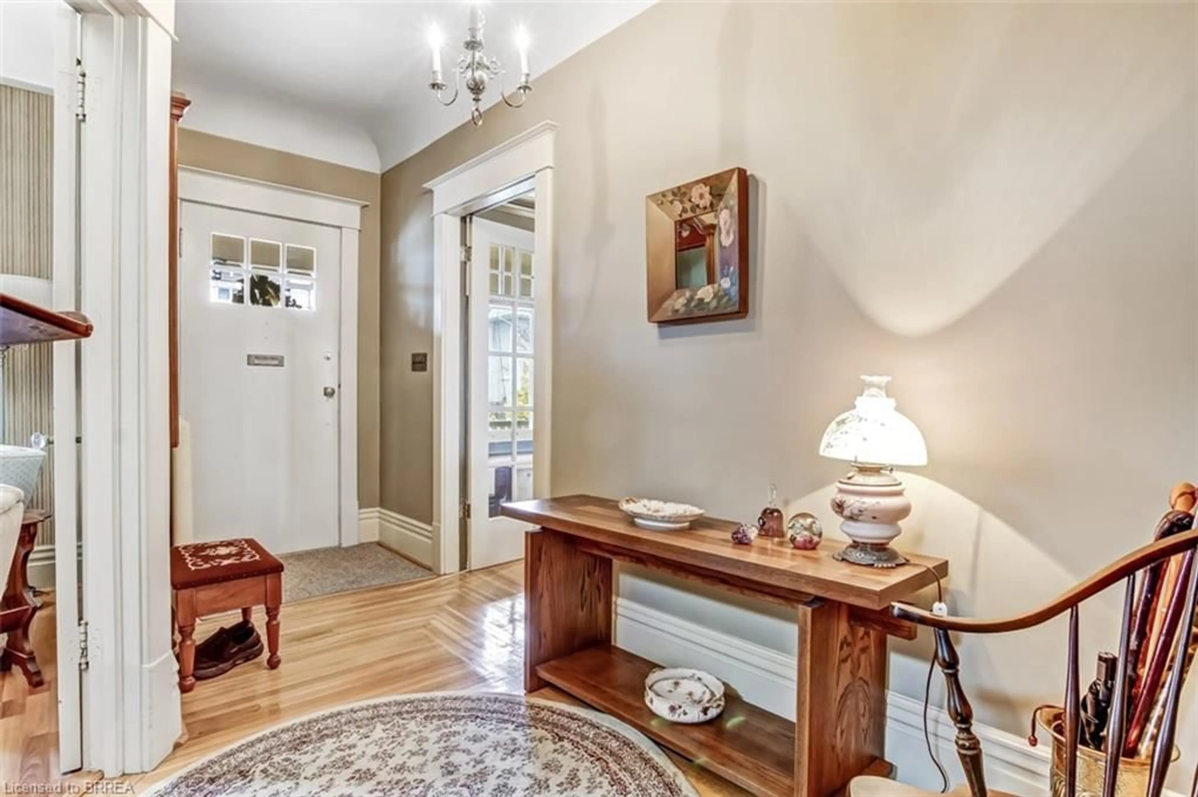 Indoor entryway for 52 Chestnut Ave, Brantford Ontario N3T 4C2