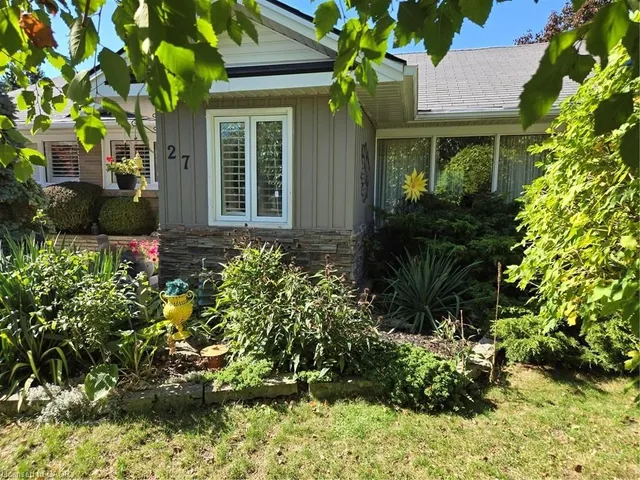 27 Hepburn Ave, St. Thomas 3