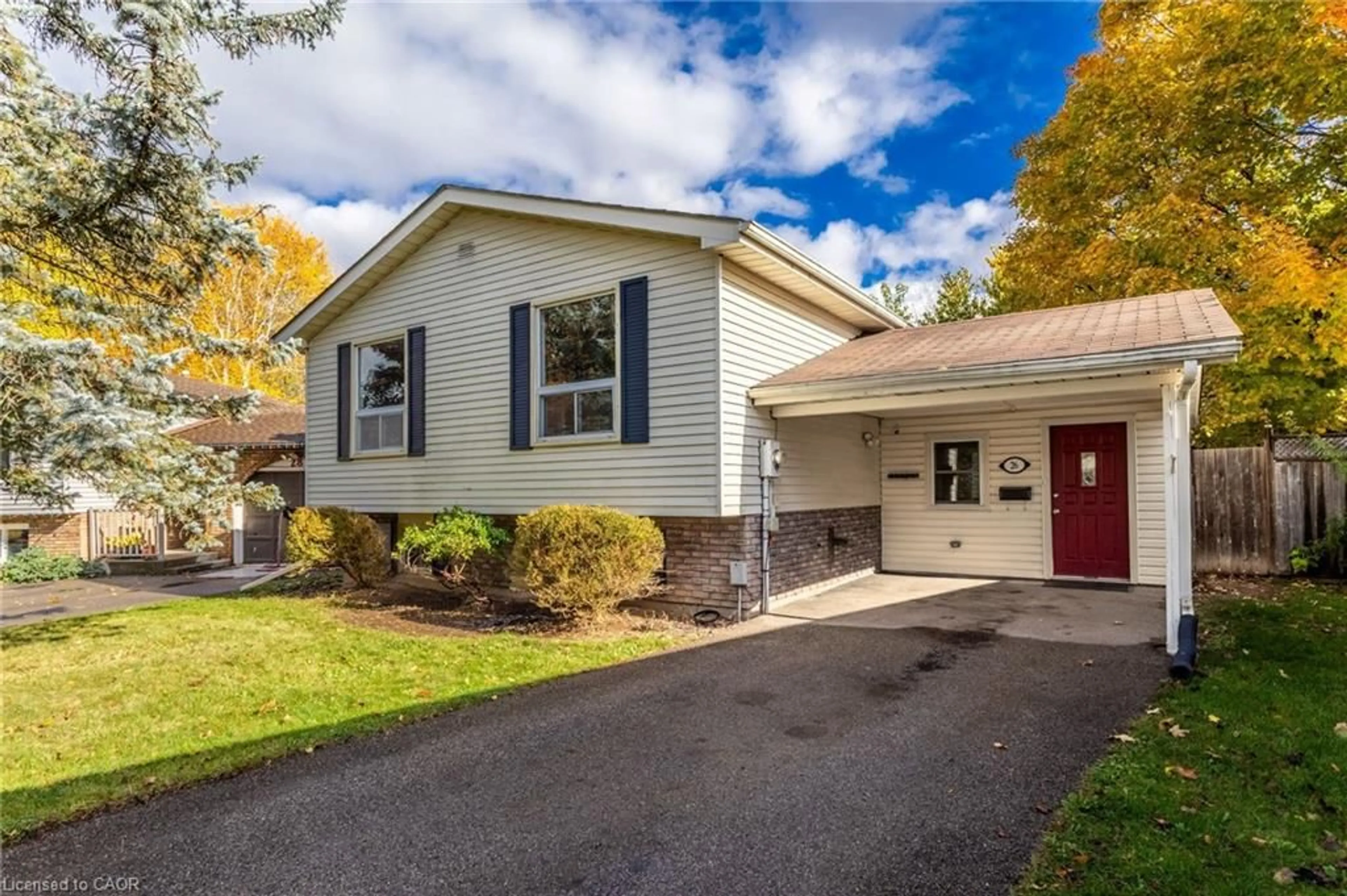 Home with vinyl exterior material, street for 26 October Pl, Brantford Ontario N3R 7B4