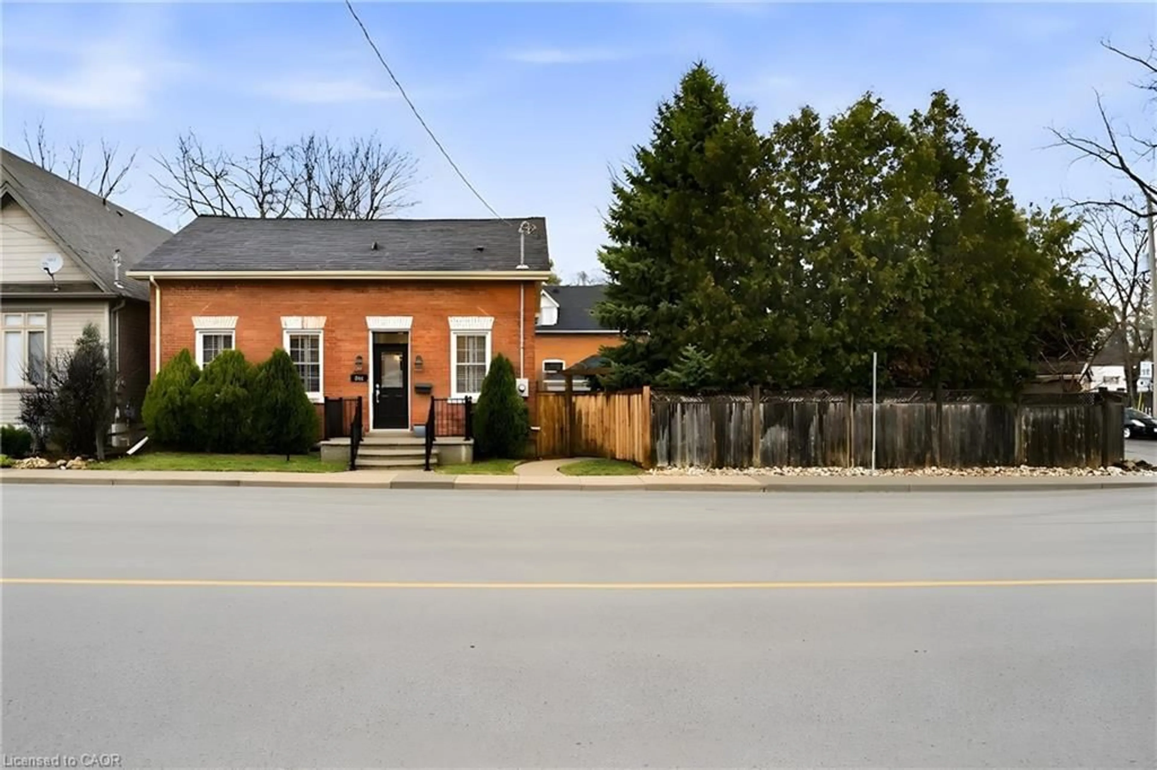 Unknown for 243 Hatt St, Dundas Ontario L9H 2H1