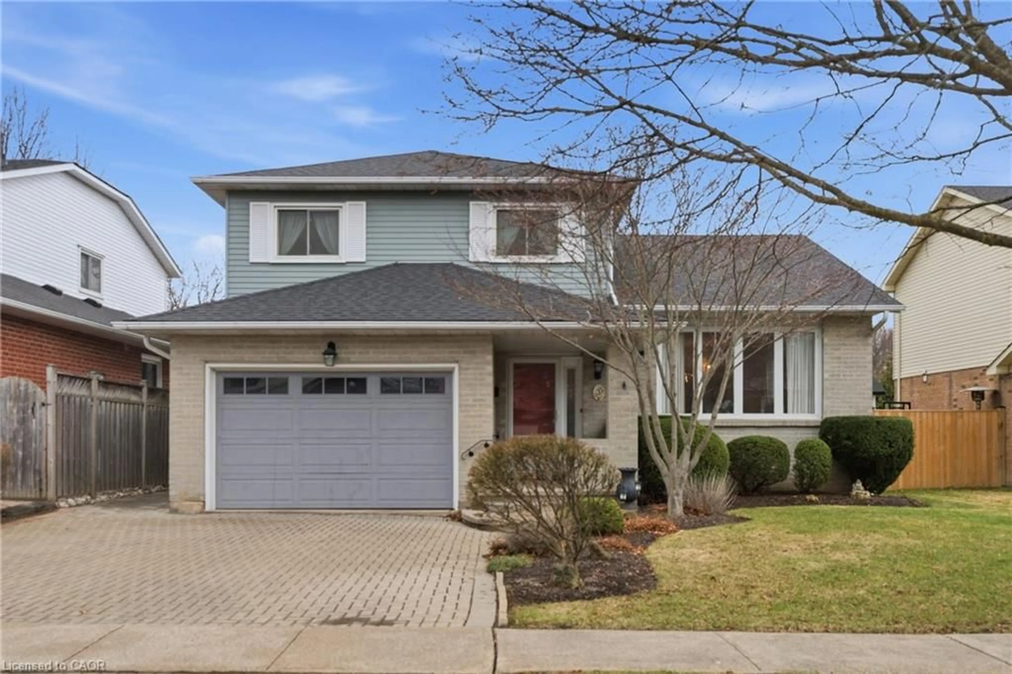 Home with vinyl exterior material, street for 3 Elderwood Dr, St. Catharines Ontario L2S 3E9