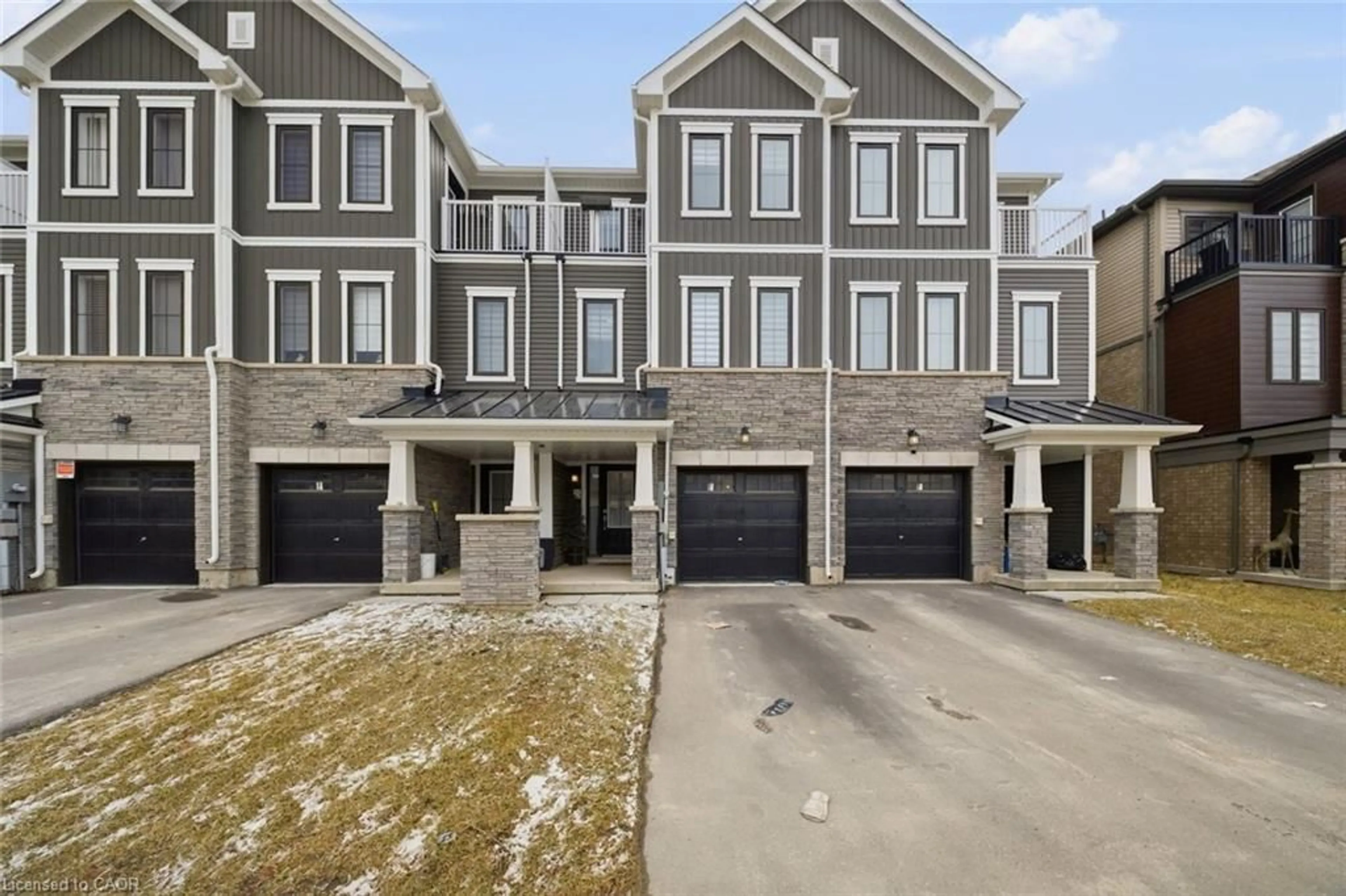 A pic from outside/outdoor area/front of a property/back of a property/a pic from drone, street for 75 Holder Dr, Brantford Ontario N3T 0W8