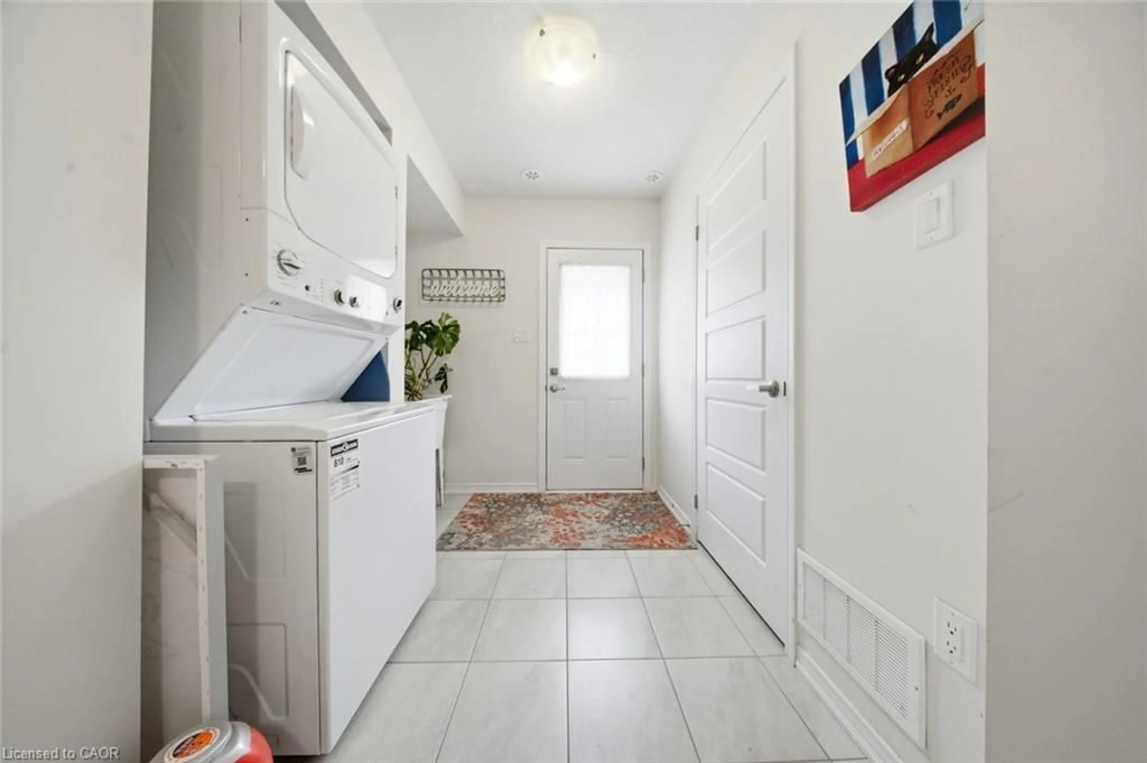 Indoor entryway for 75 Holder Dr, Brantford Ontario N3T 0W8