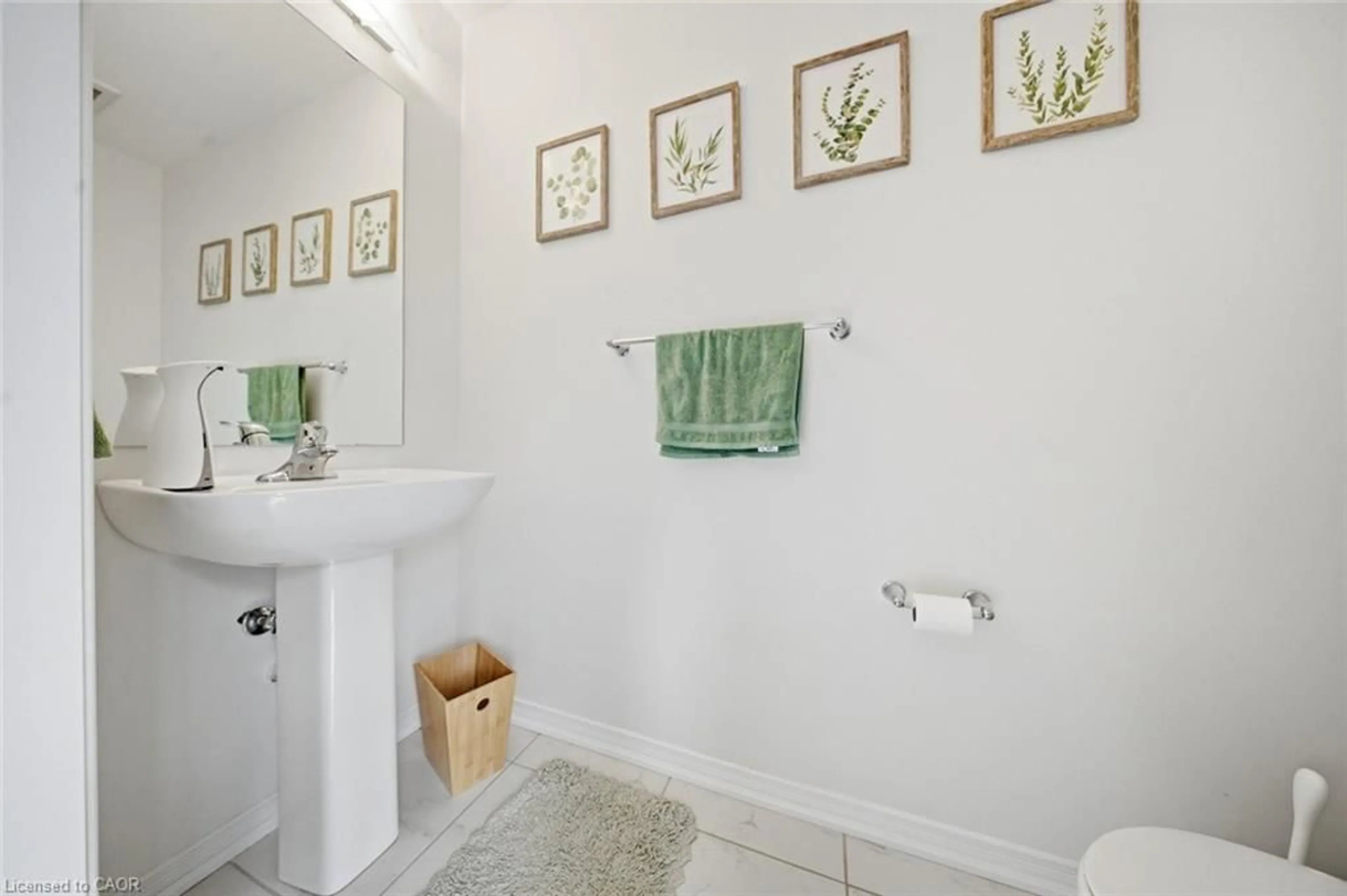 Standard bathroom, ceramic/tile floor for 75 Holder Dr, Brantford Ontario N3T 0W8