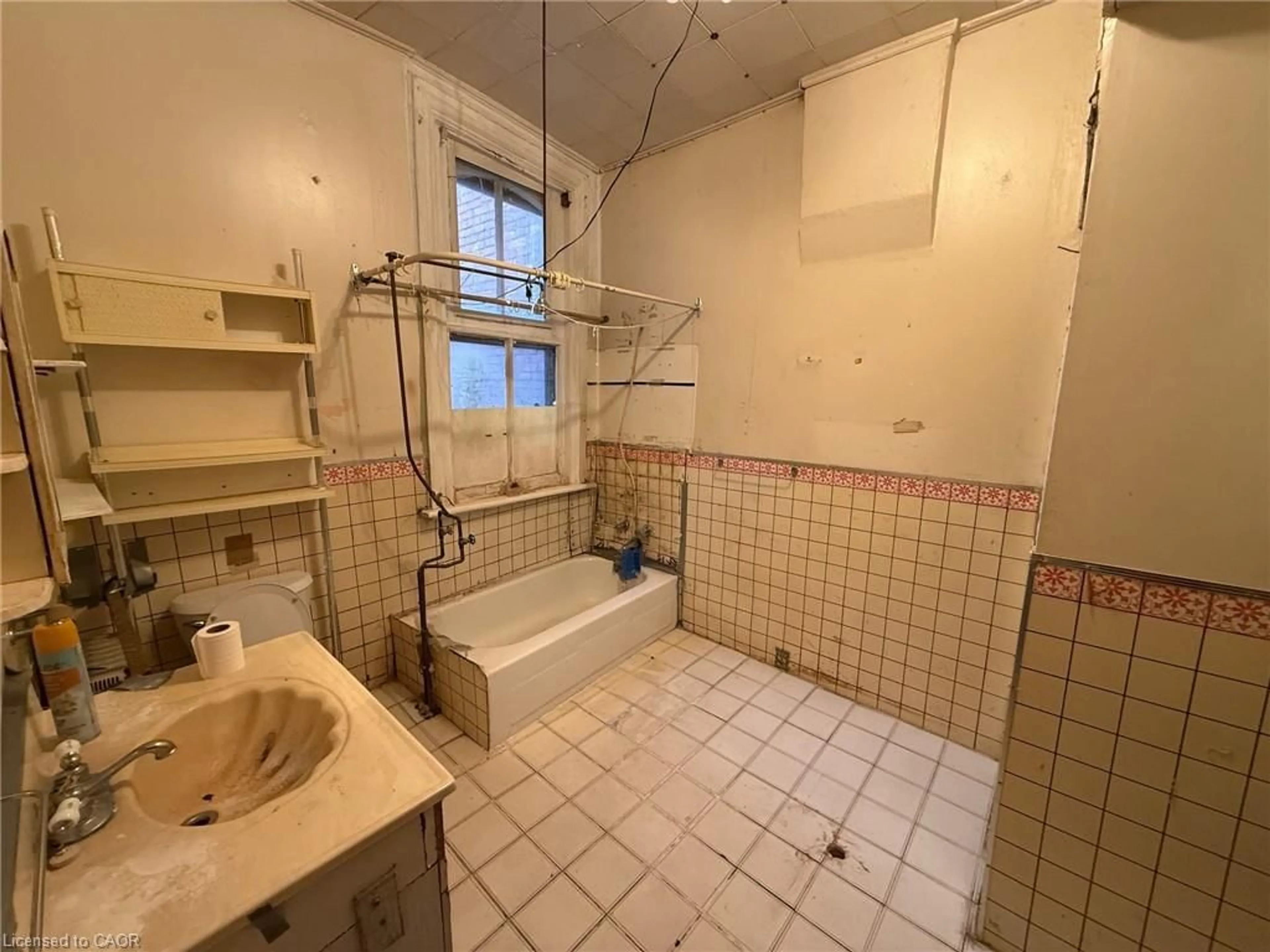 A pic of a room for 118 Cathcart St, Hamilton Ontario L8L 5A2