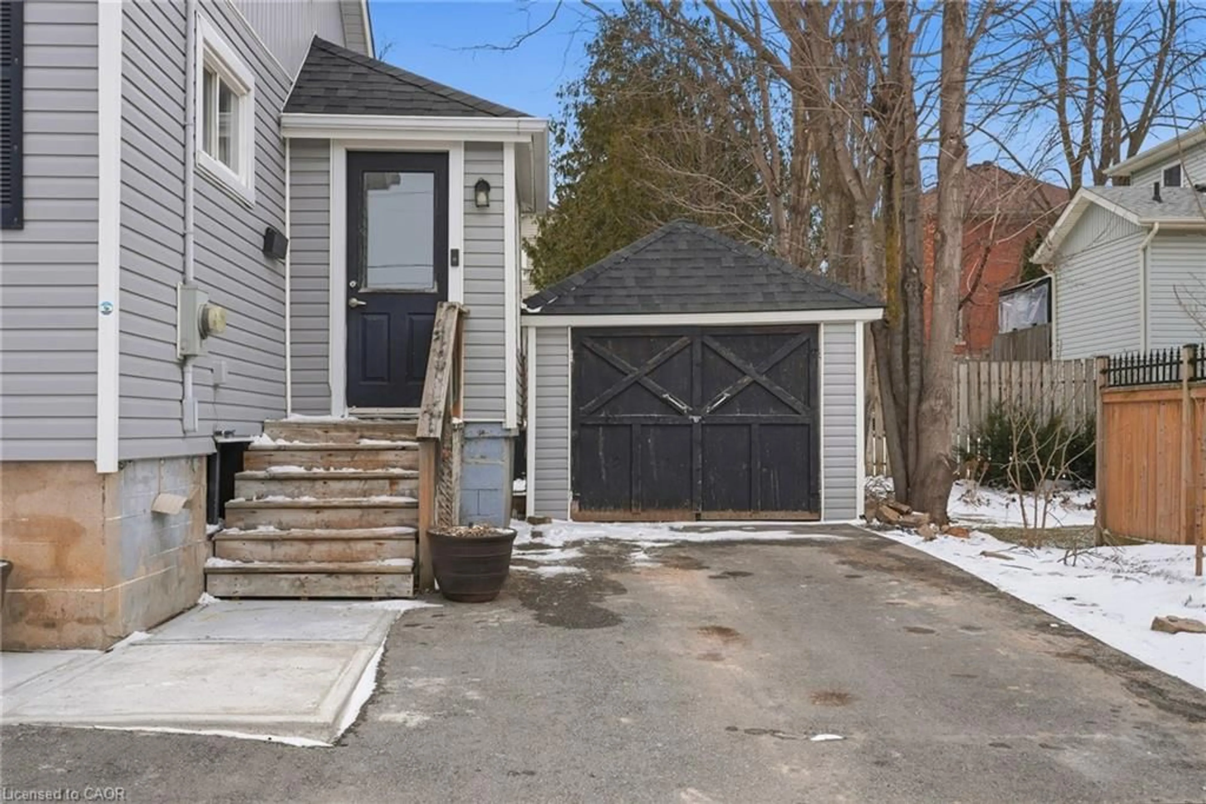 Unknown for 196 Queen St, Fergus Ontario N1M 1S7