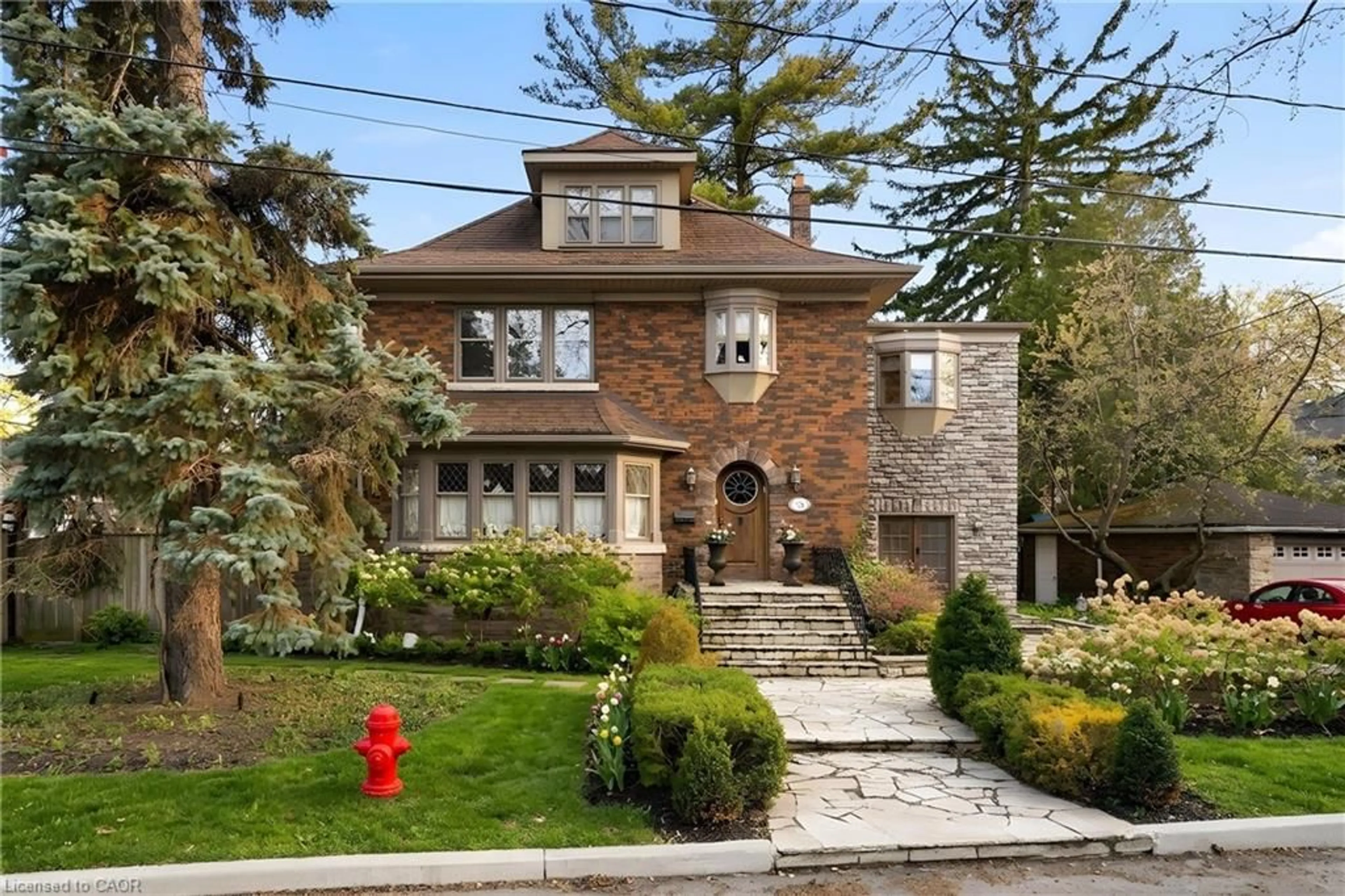 Home with brick exterior material, street for 74 Oak Knoll Dr, Hamilton Ontario L8S 4C4