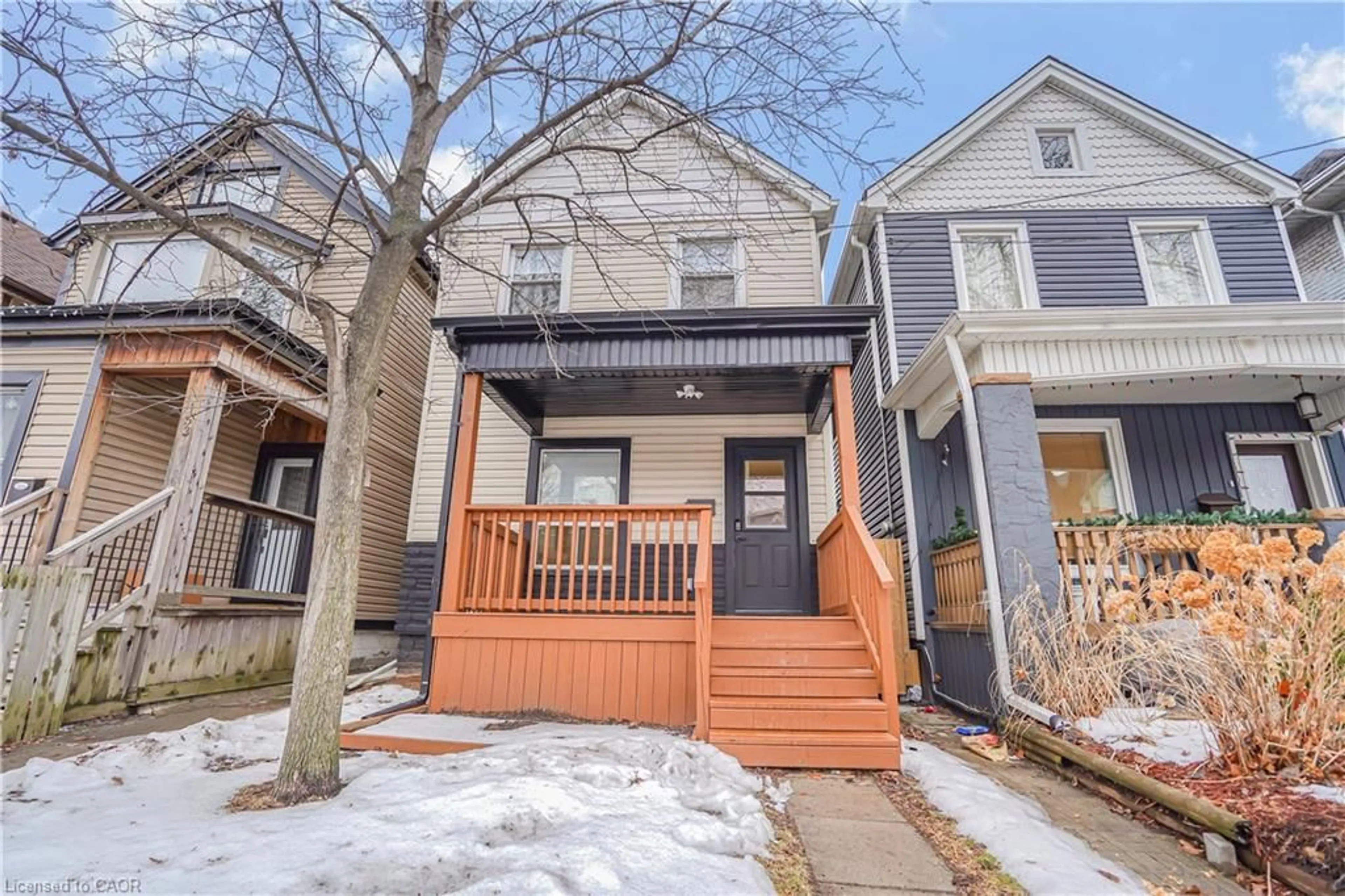 Home with brick exterior material, street for 155 Avondale St, Hamilton Ontario L8L 7C1