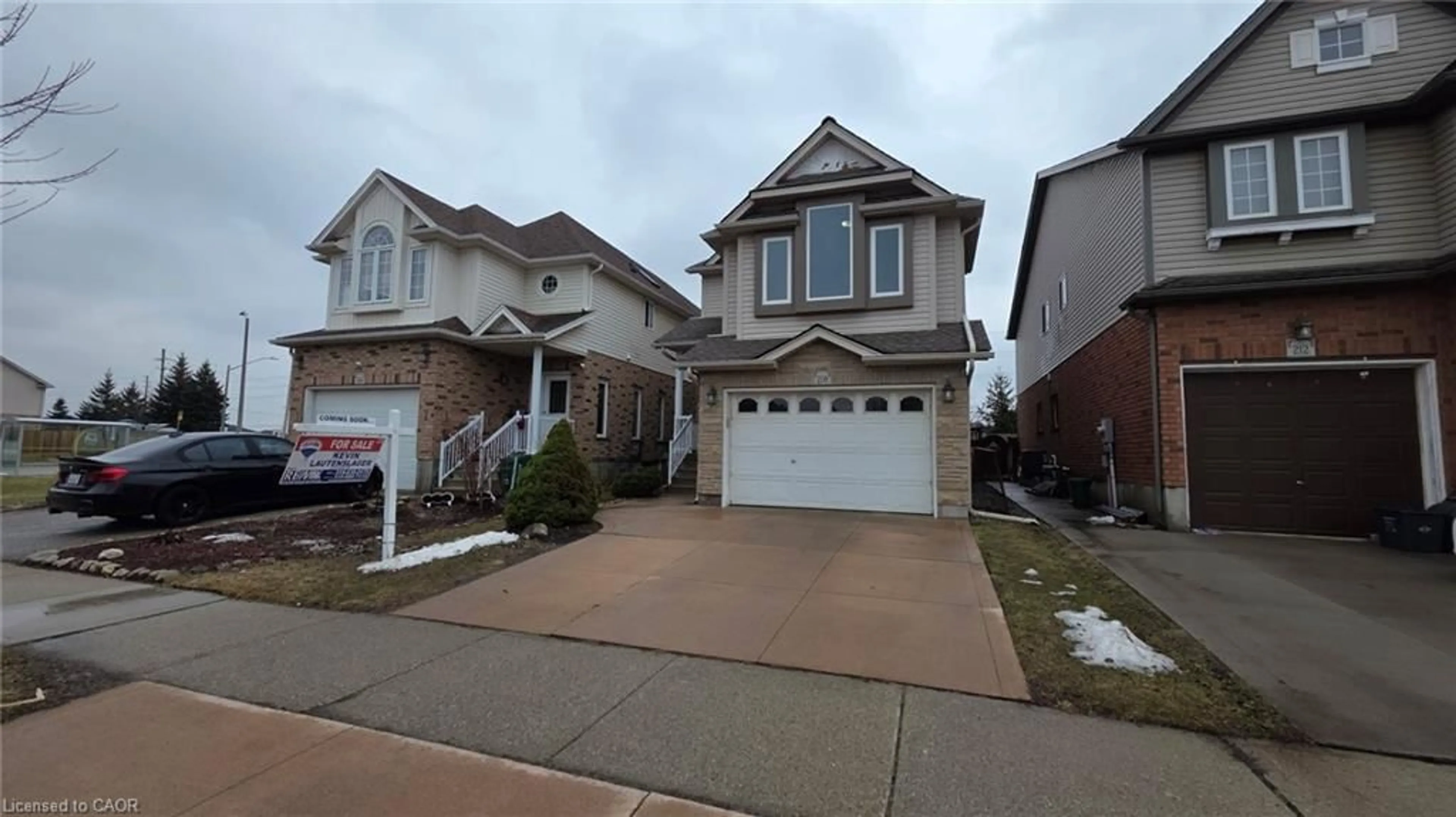 Home with vinyl exterior material, street for 208 Sienna Cres, Kitchener Ontario N2R 1T4