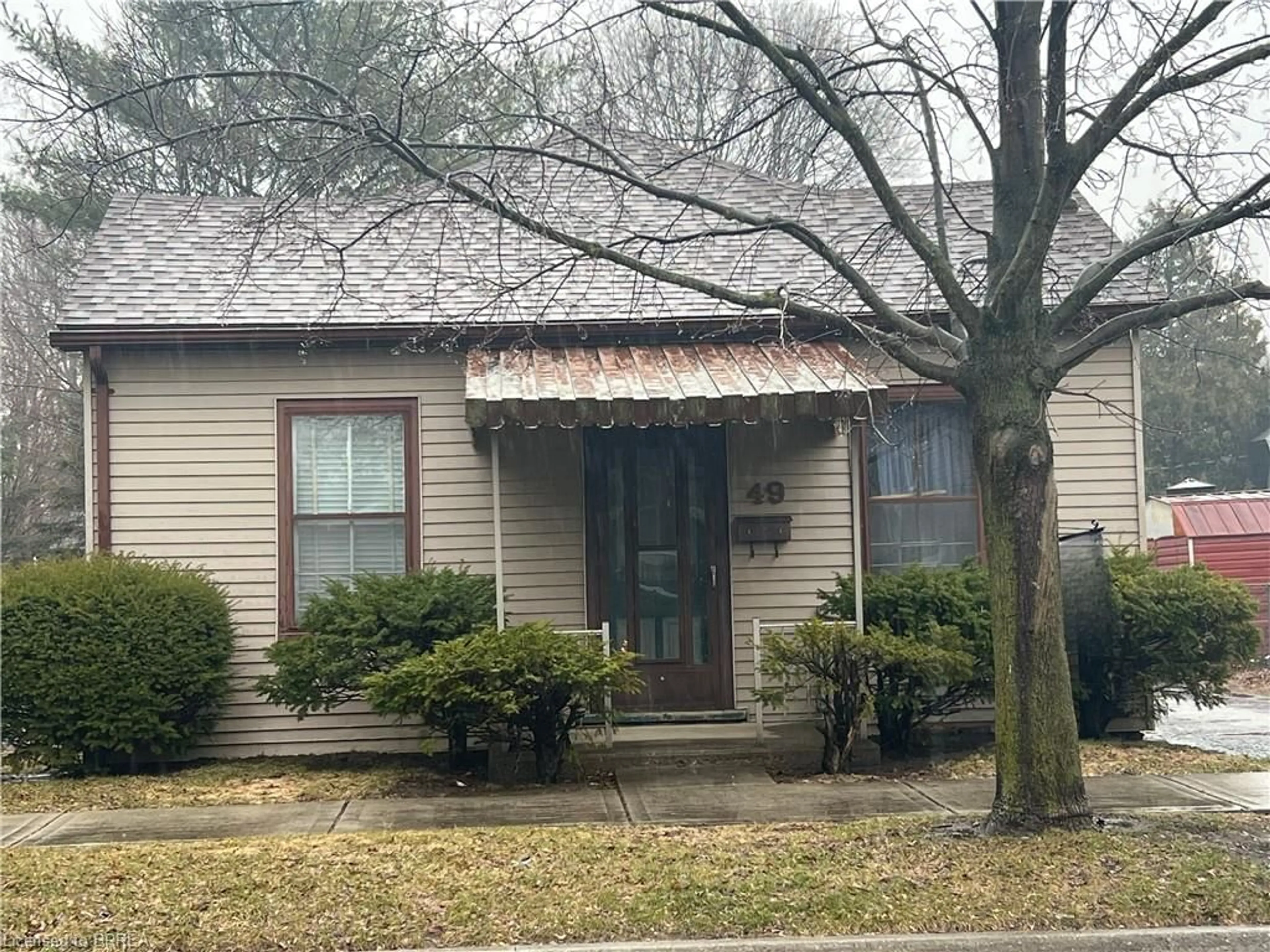 Home with vinyl exterior material, street for 49 Pearl St, Brantford Ontario N3T 3N5