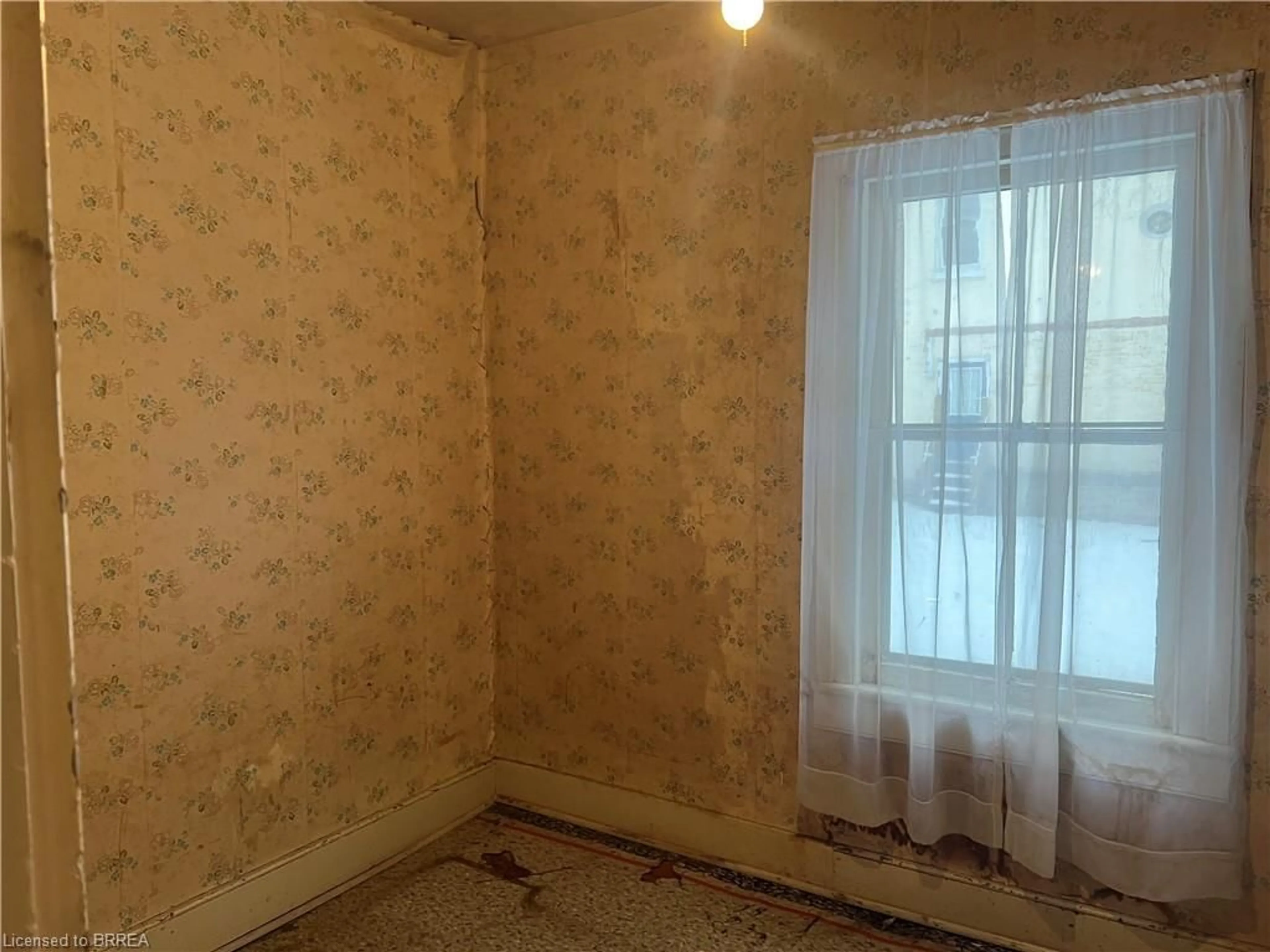 A pic of a room for 49 Pearl St, Brantford Ontario N3T 3N5