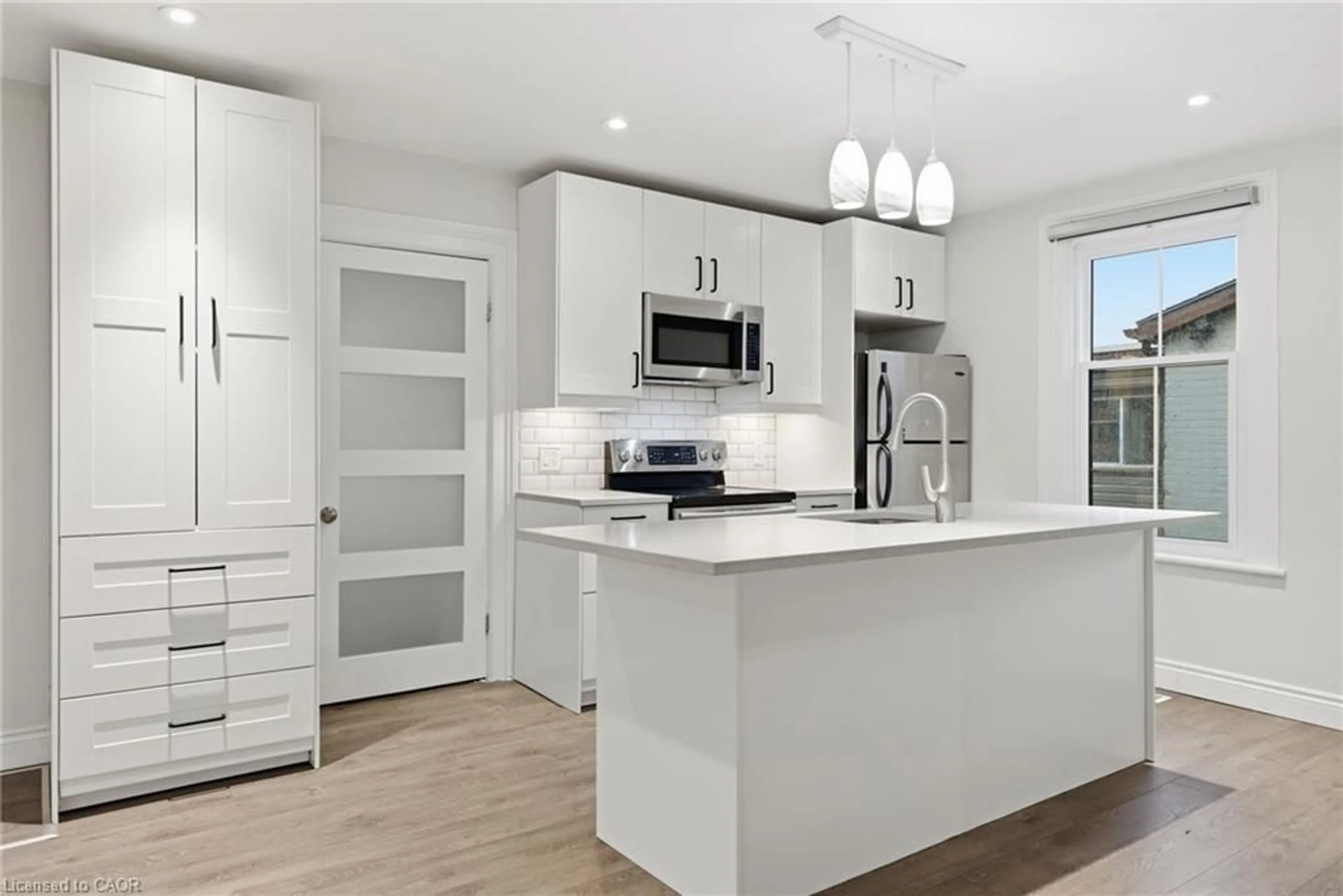 Open concept kitchen, unknown for 209 William St, Brantford Ontario N3T 3L6