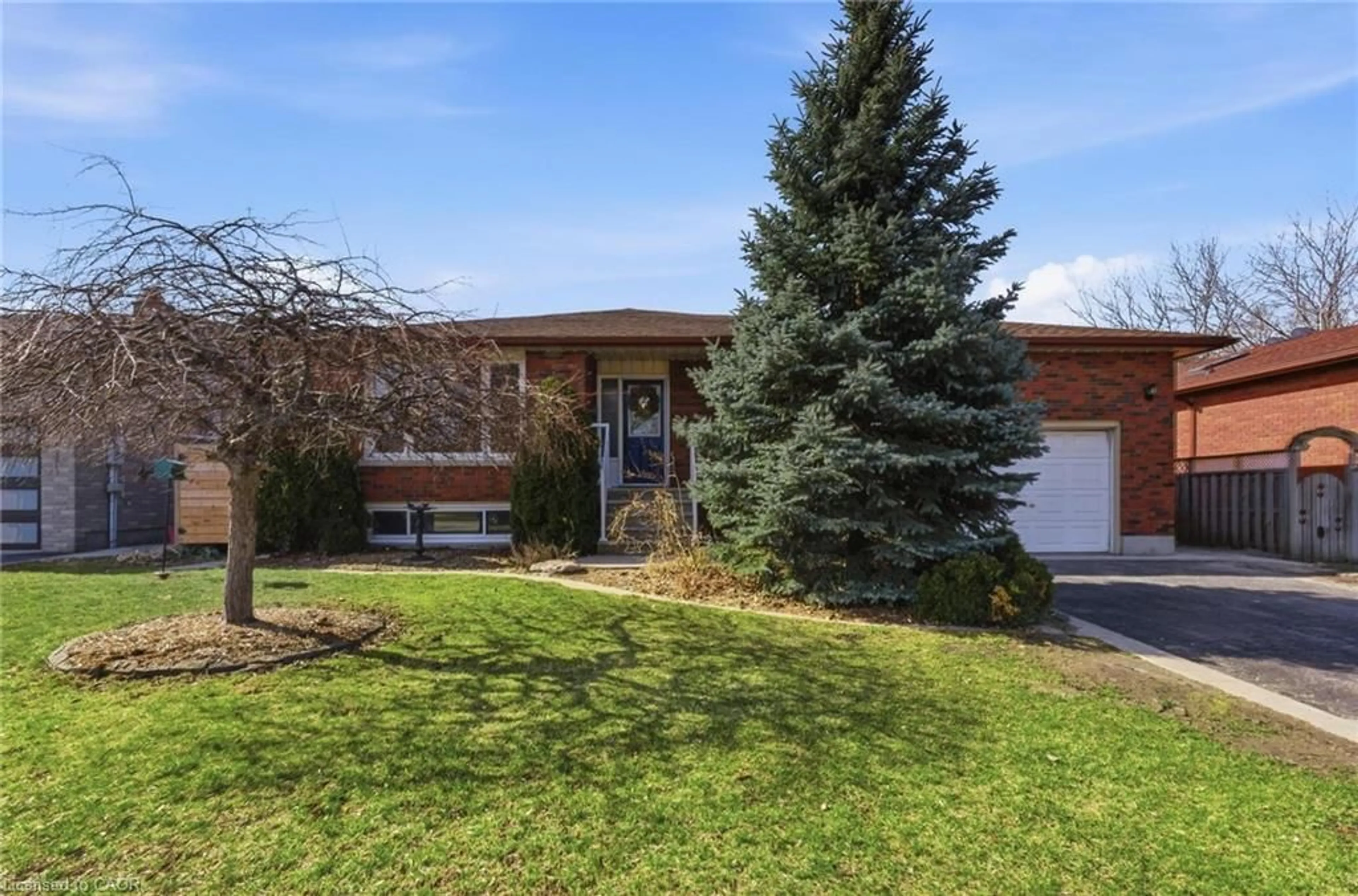 Home with brick exterior material, street for 21 Margaret Ave, Grimsby Ontario L3M 4P2