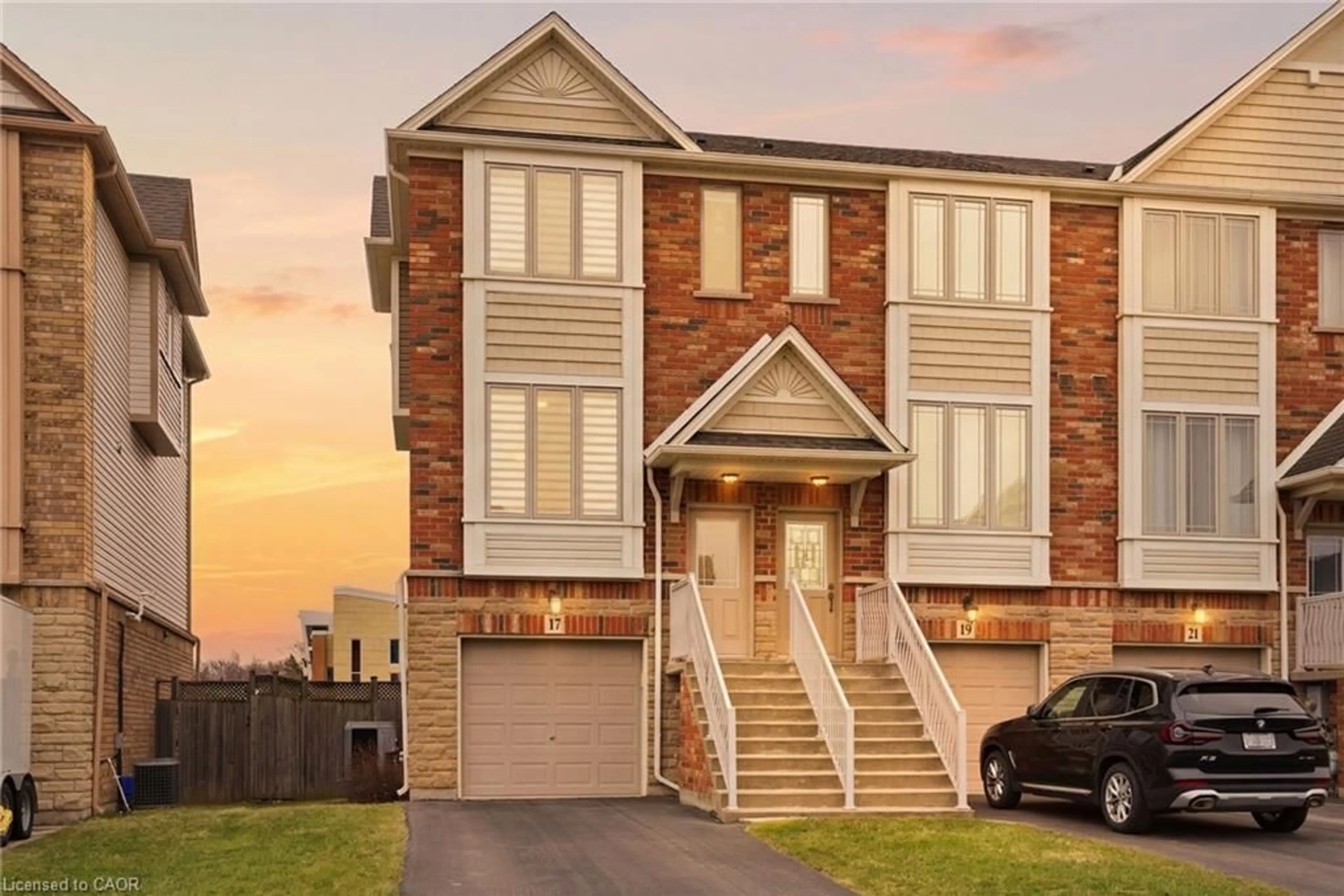 Home with brick exterior material, street for 17 Hemlock Way, Grimsby Ontario L3M 0A7