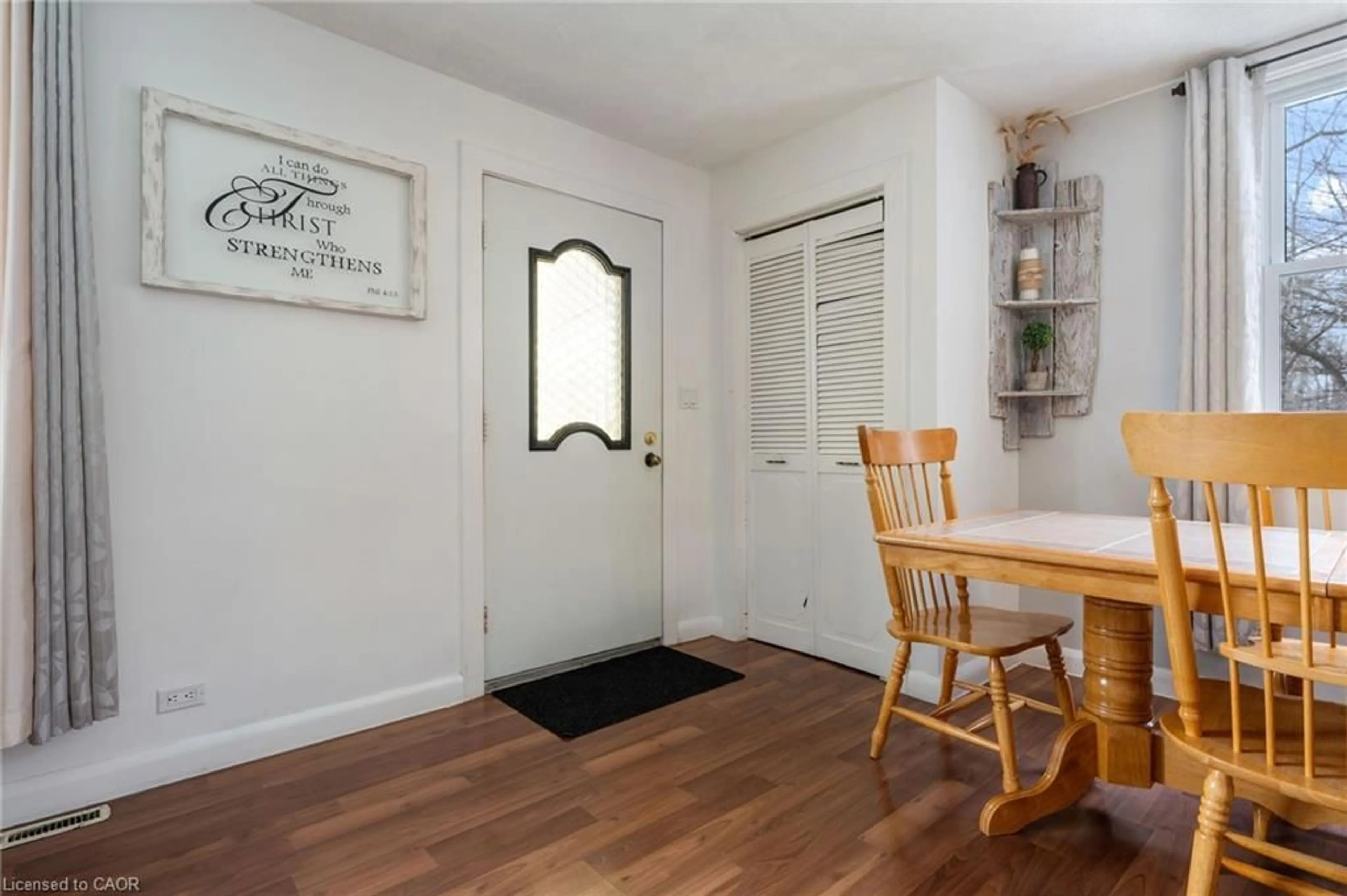 Indoor entryway for 1899 Highway 3, Delhi Ontario N4B 2W6