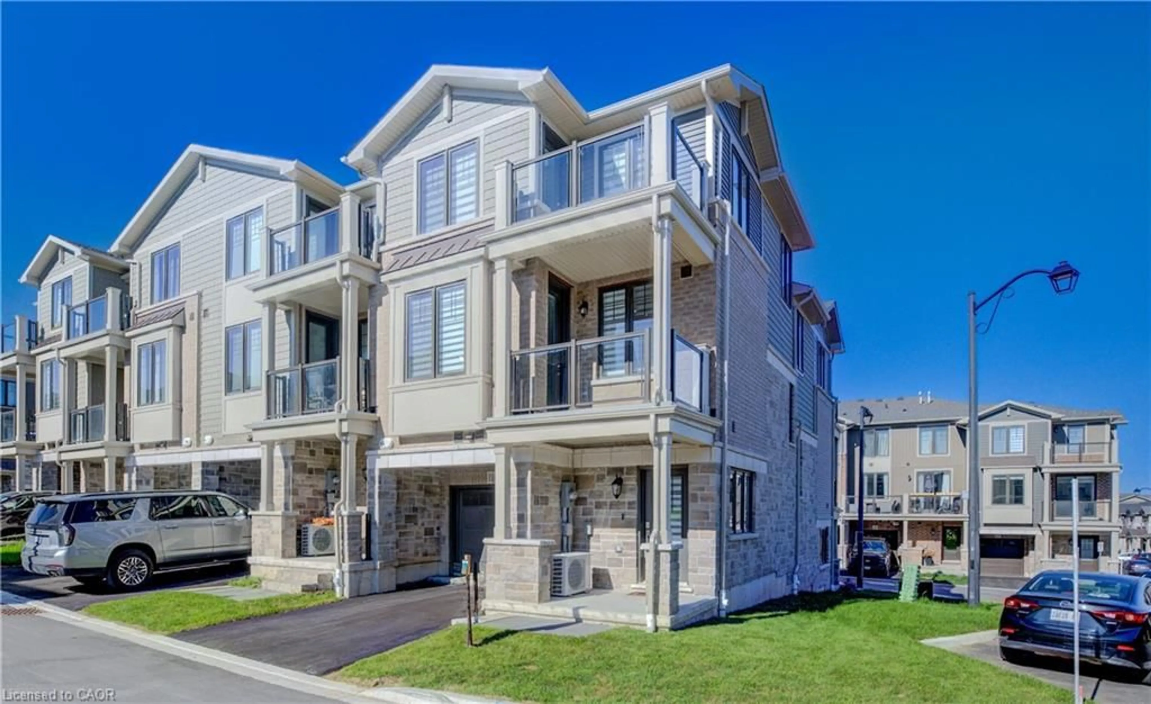 A pic from outside/outdoor area/front of a property/back of a property/a pic from drone, street for 10 Birmingham Dr #116, Cambridge Ontario N1R 0C6