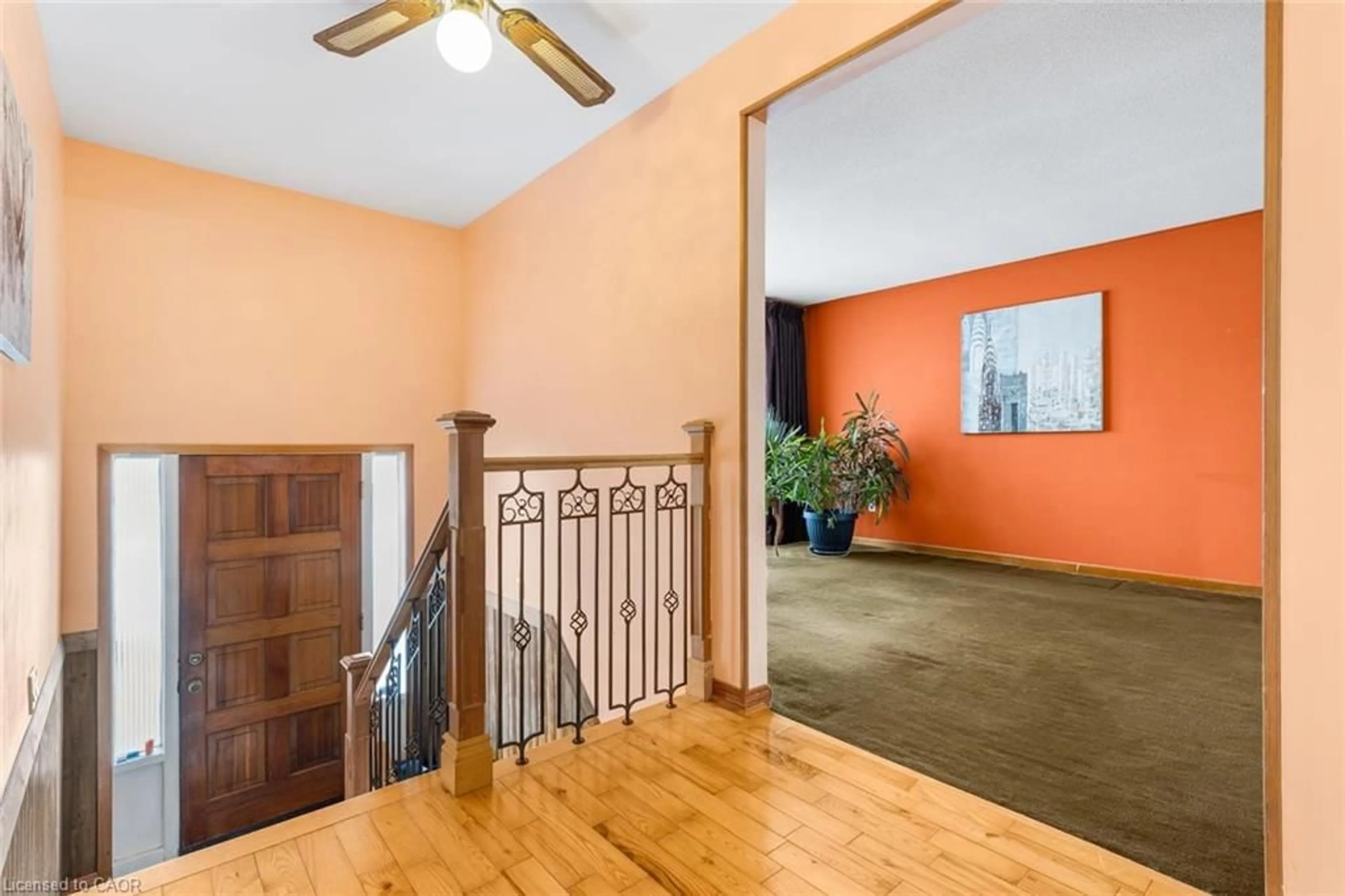 Indoor entryway for 2580 Brasilia Cir, Mississauga Ontario L5N 2G1