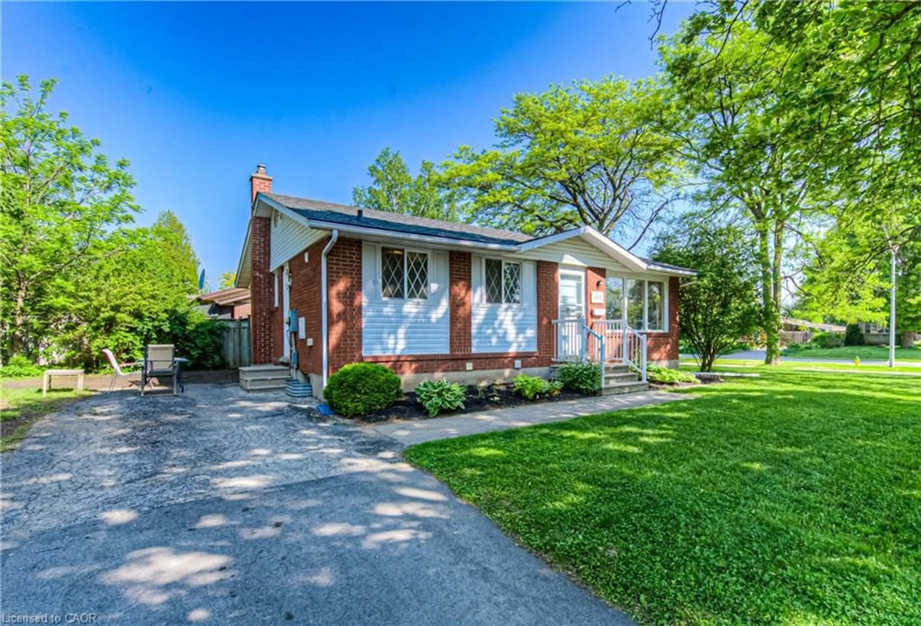 Home with brick exterior material, street for 553 Teakwood Dr, Waterloo Ontario N2L 4L5