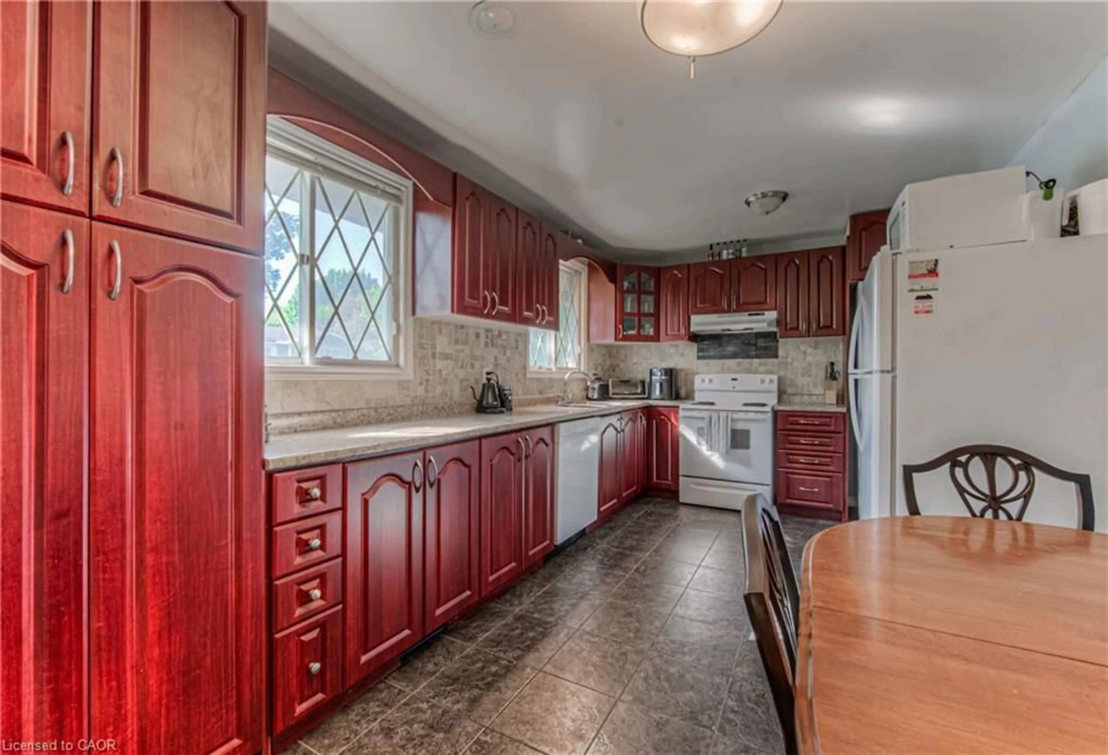 Standard kitchen, ceramic/tile floor for 553 Teakwood Dr, Waterloo Ontario N2L 4L5