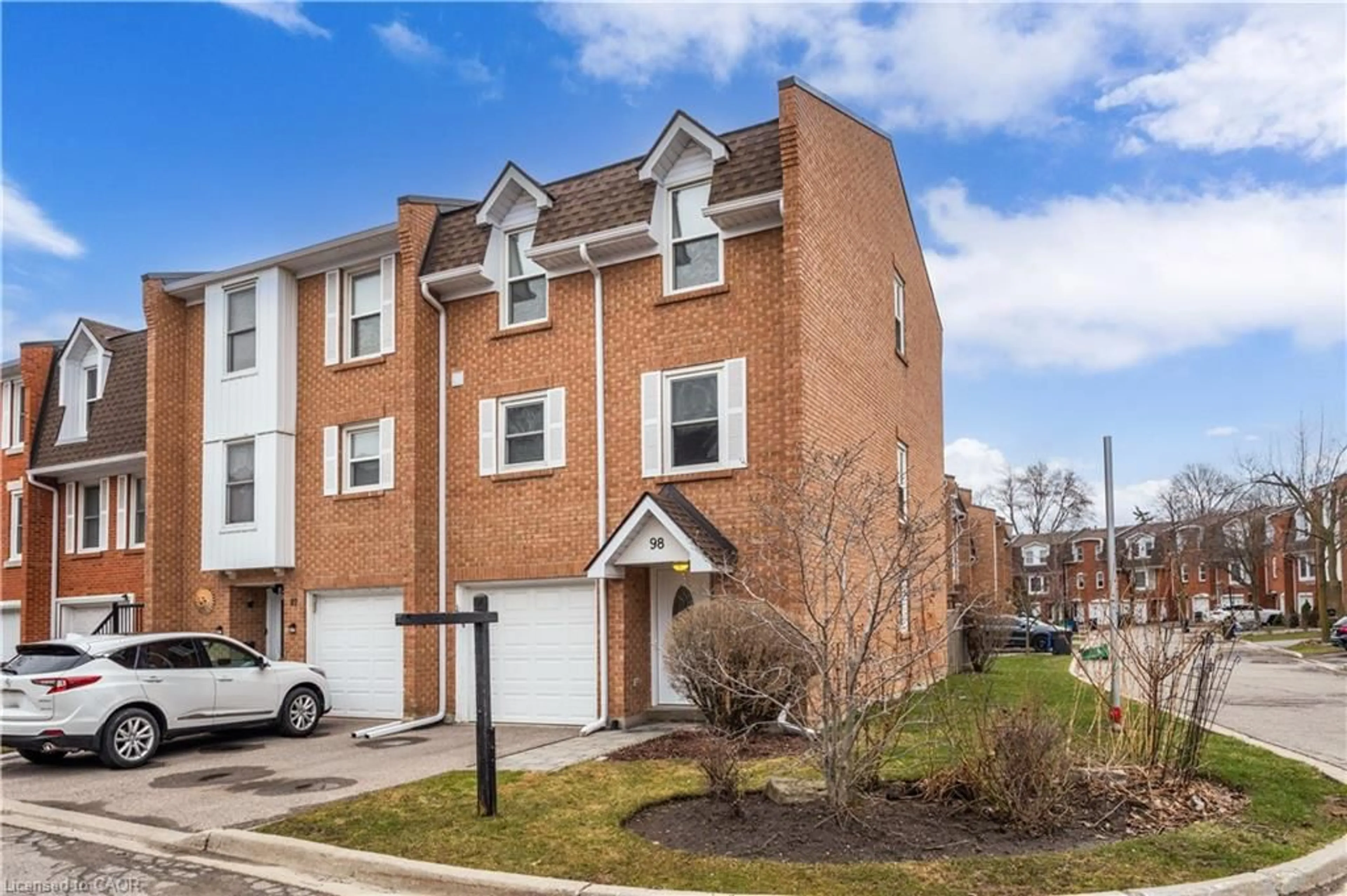 Home with brick exterior material, street for 333 Meadows Blvd #98, Mississauga Ontario L4Z 1G9