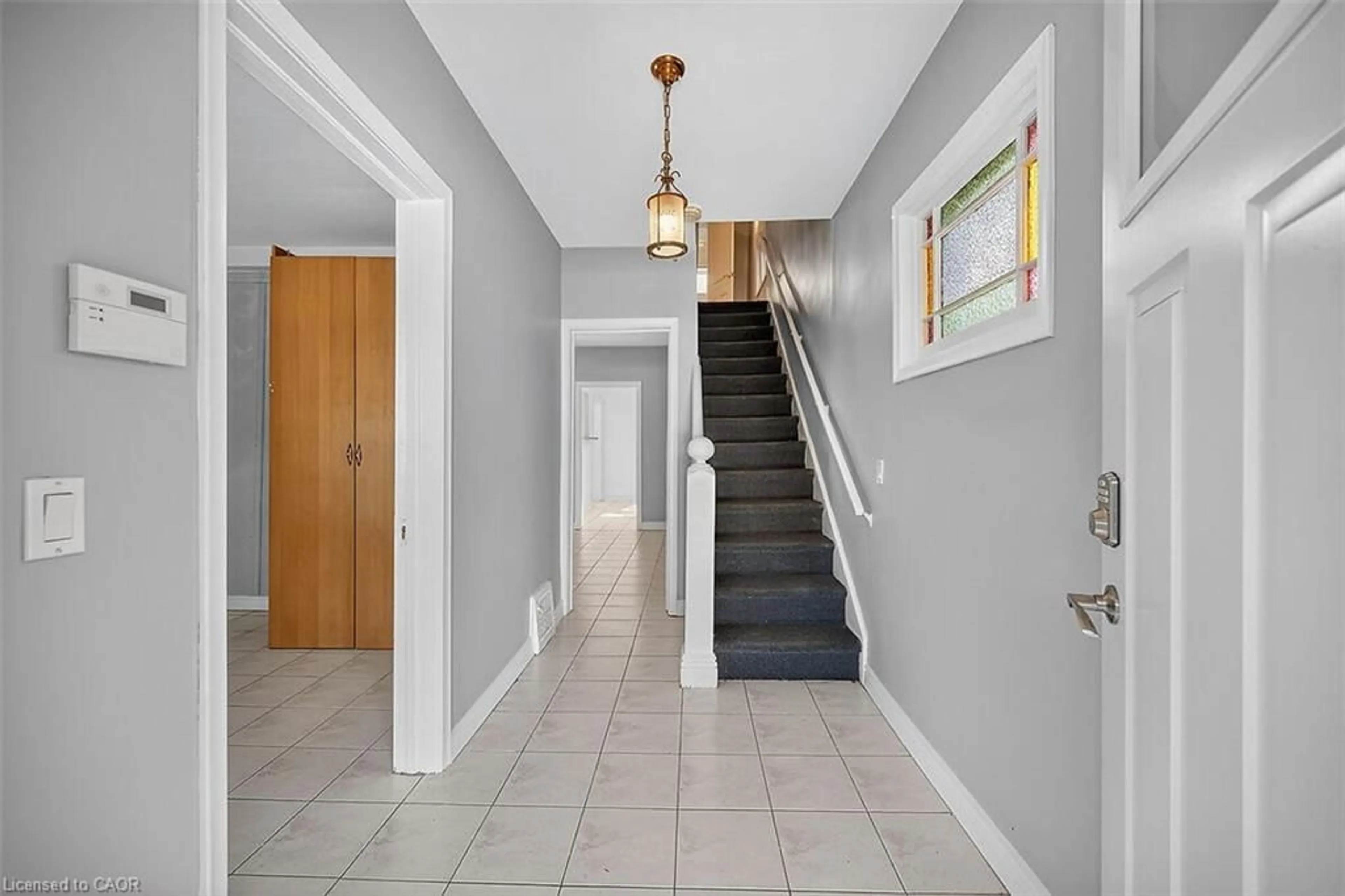 Indoor entryway for 509 Colborne St, Brantford Ontario N3S 3P3