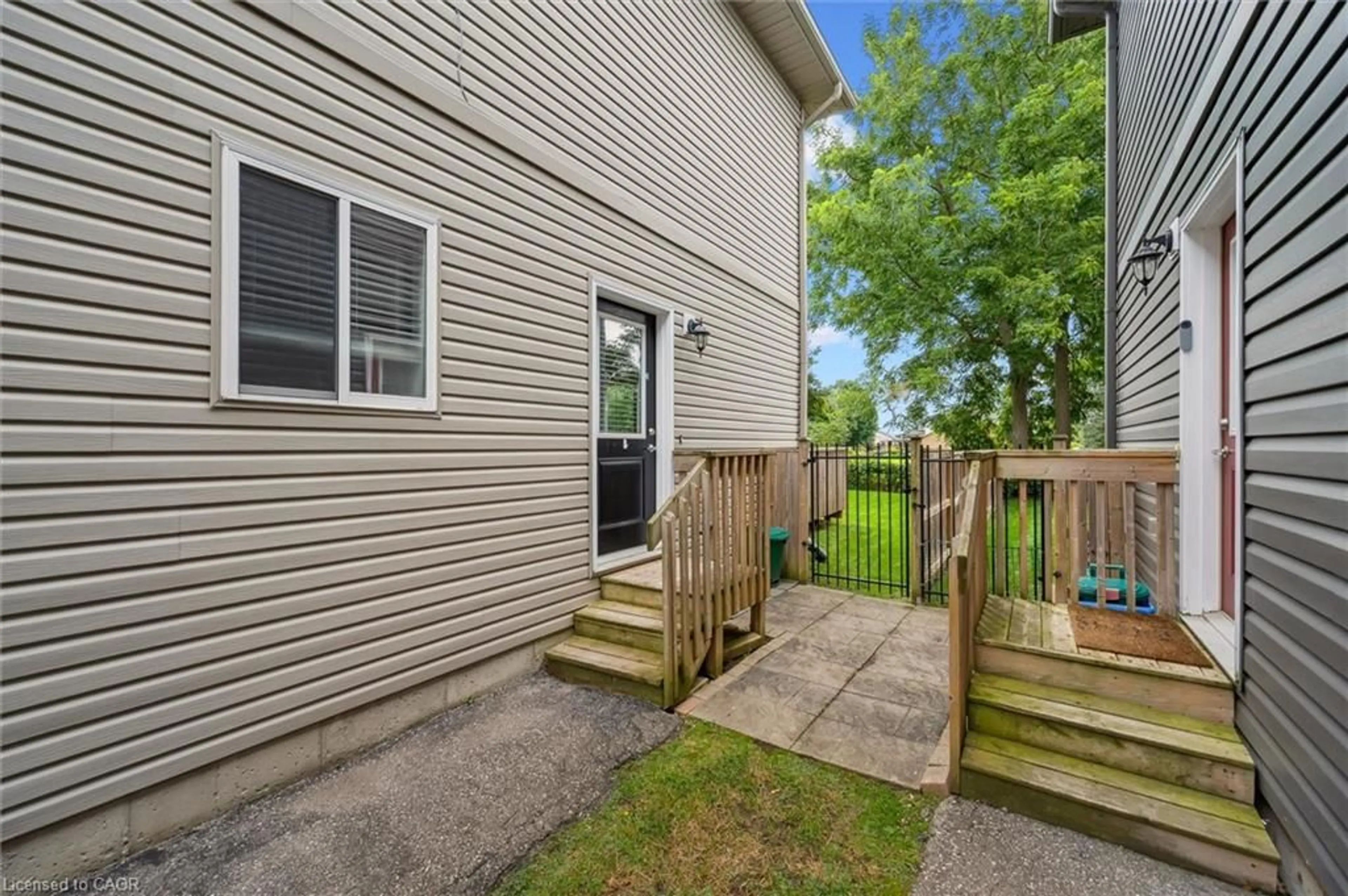 Patio, street for 470 Elora St, Fergus Ontario N1M 1Y8